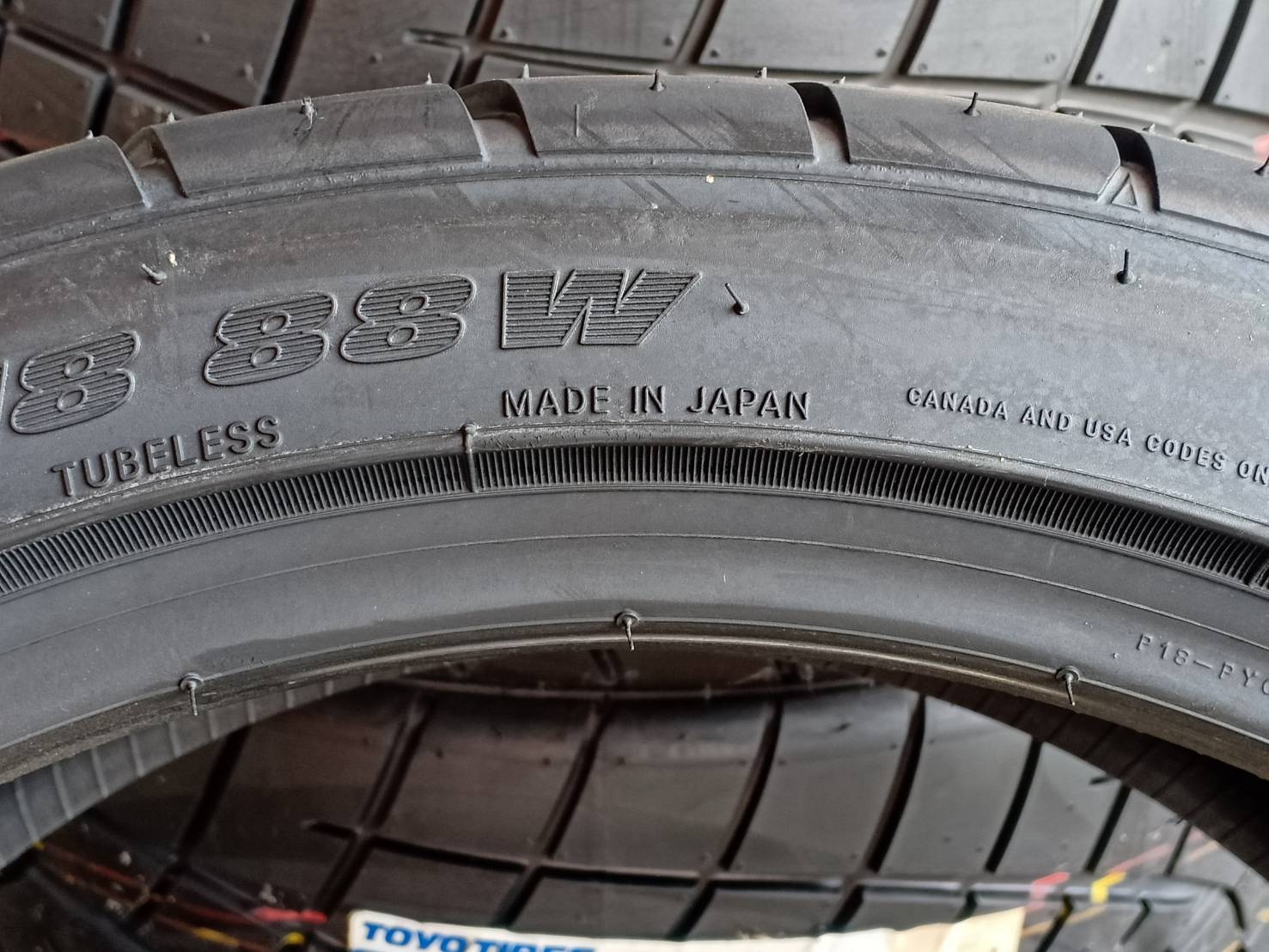 TOYO 225/40ZR18 PROXES R1R 88W MADE IN JAPAN
