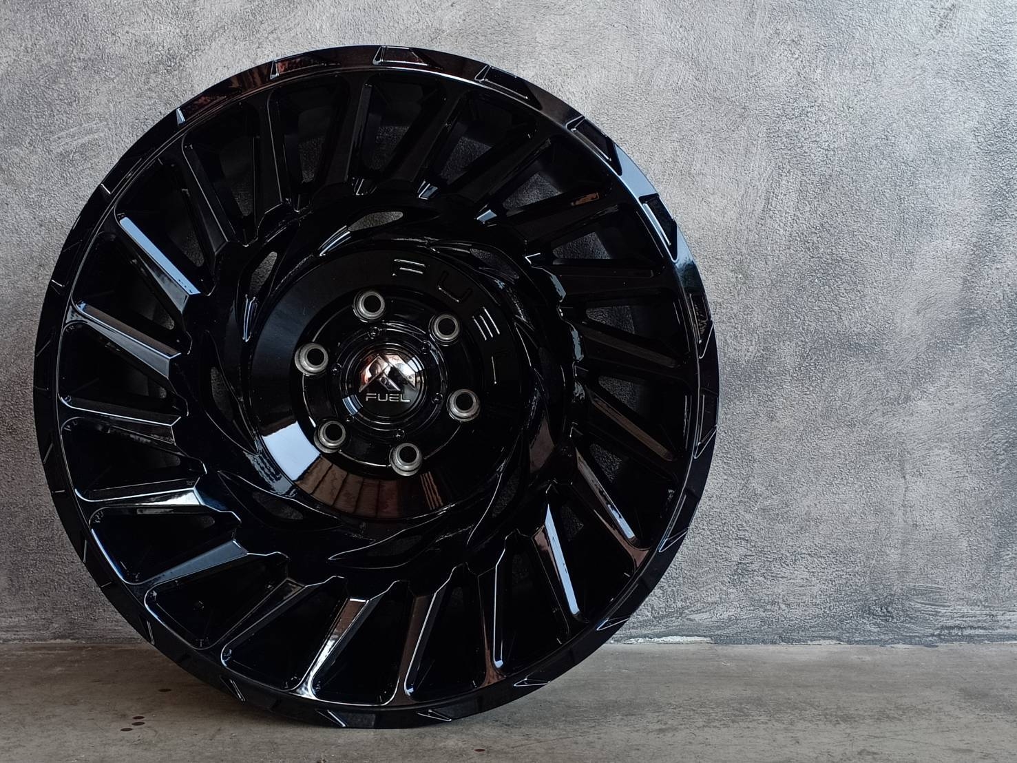 FUEL-CYCLONE 20X10 6X139.7 -18 106.1 GLOSSY BLACK