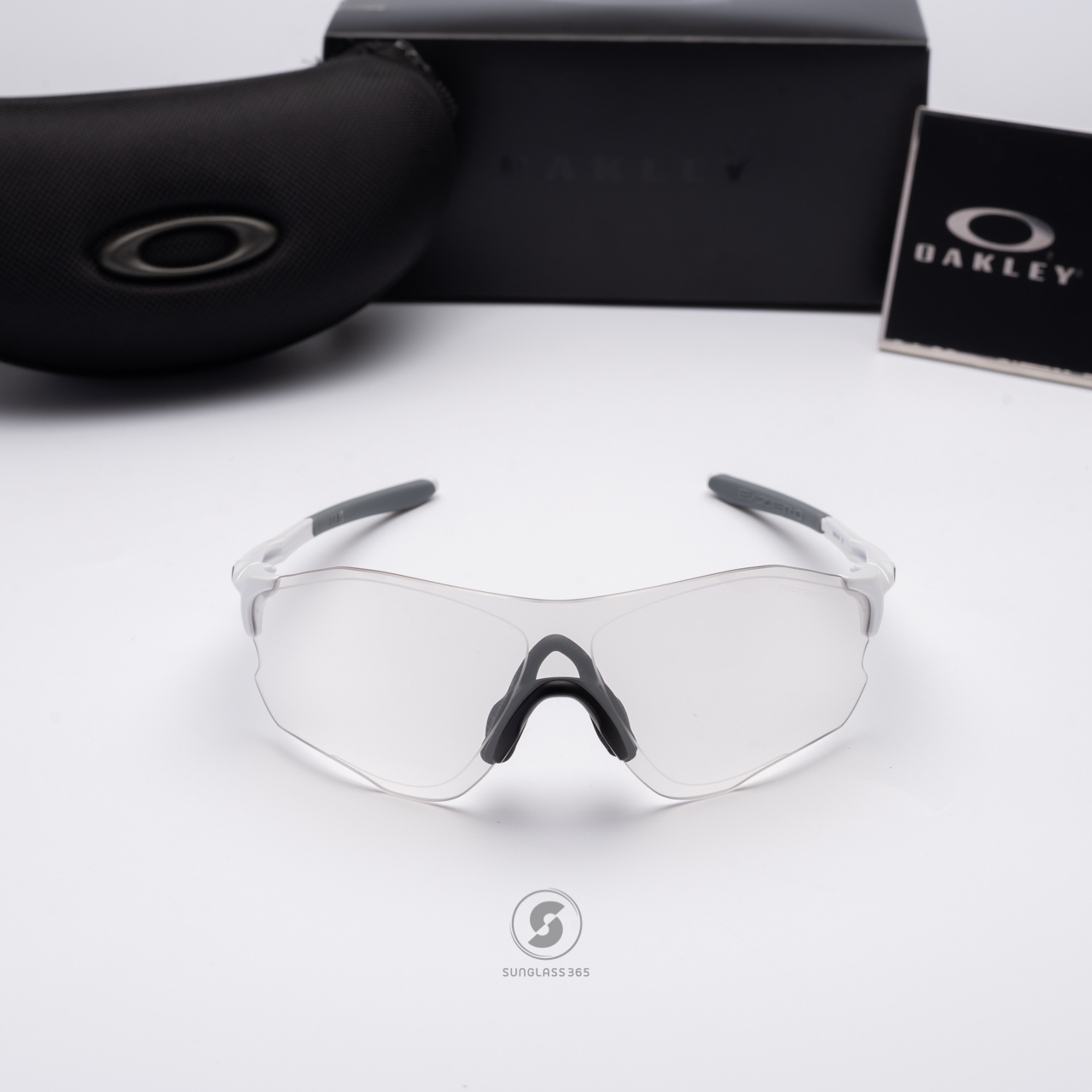 Oakley OO9313-06 EVZERO PATH Matte White Photochromic