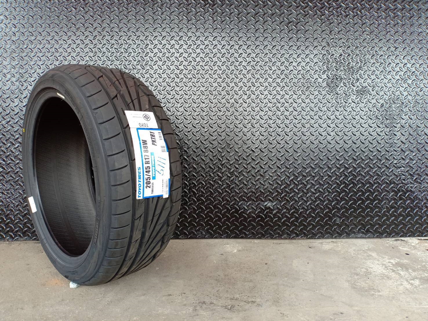 TOYO 205/45R17 PROXES TR1 ราคาส่ง