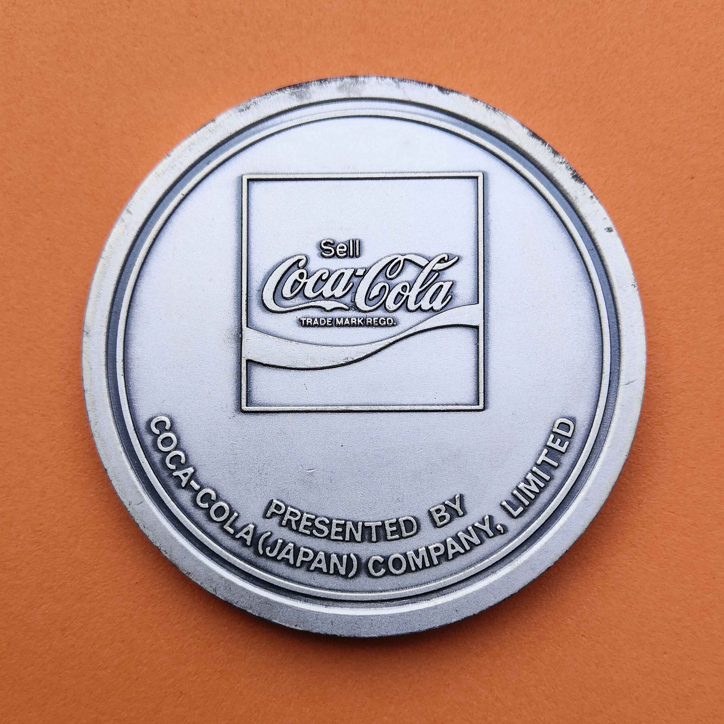 เหรียญที่ระลึก โคลา-โคล่า ประเทศญี่ปุ่น - KANSAI REGION HONOR BOTTLER, KINKI COCA-COLA BOTTLING COMPANY, LIMITED เหรียญชุบเงิน ขนาด 5.4 เซน