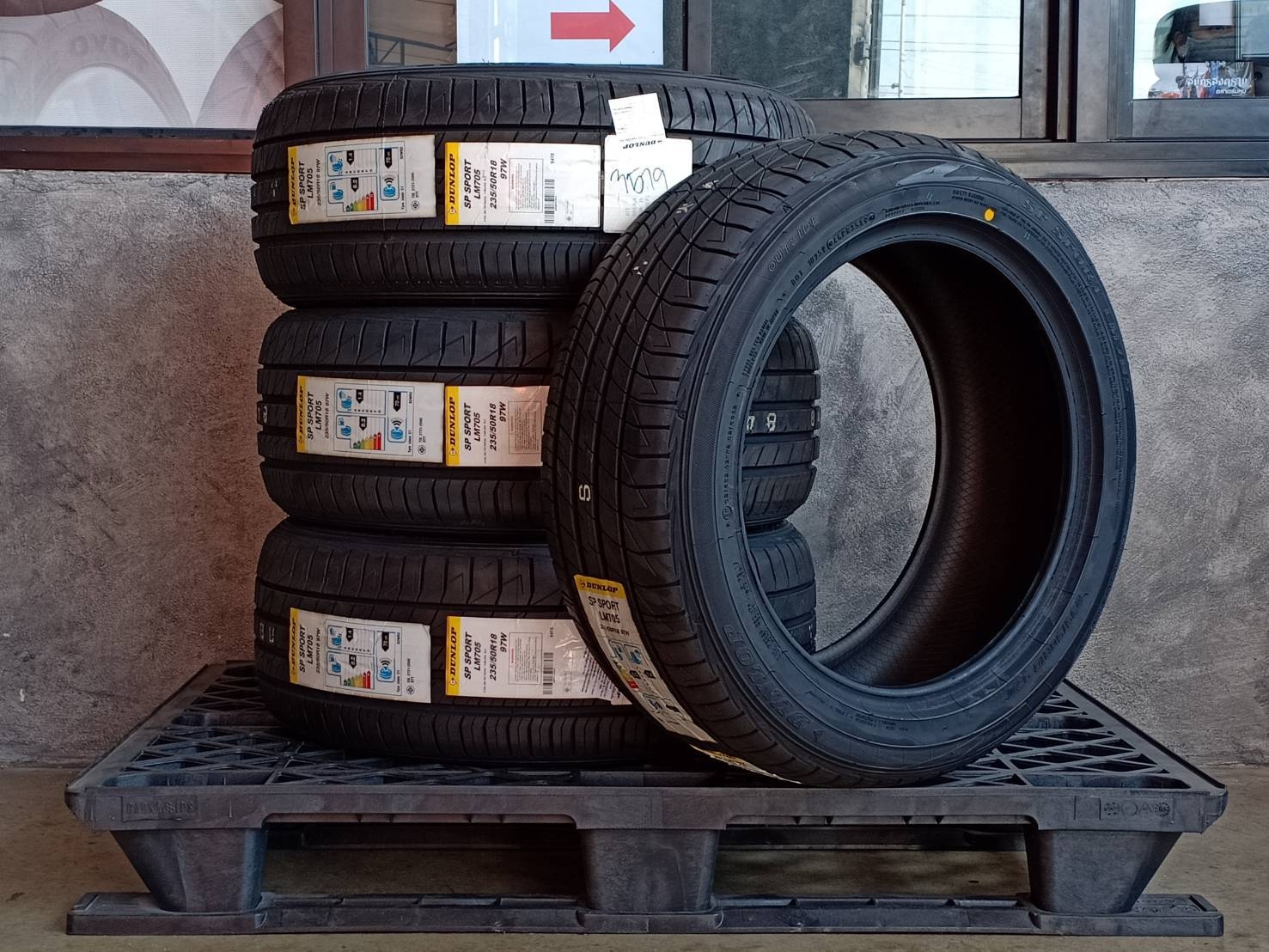 DUNLOP 235/50R18 SP SPORT LM705 97W MADE IN JAPAN