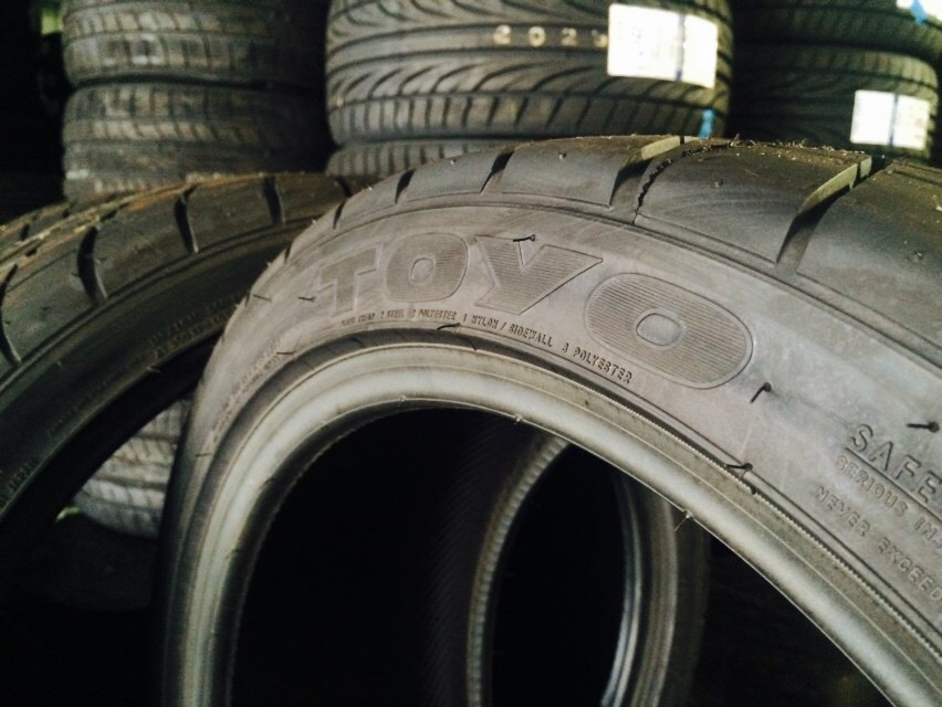 TOYO R1R 225/40-18 เส้น 5500 ปกติ 8500