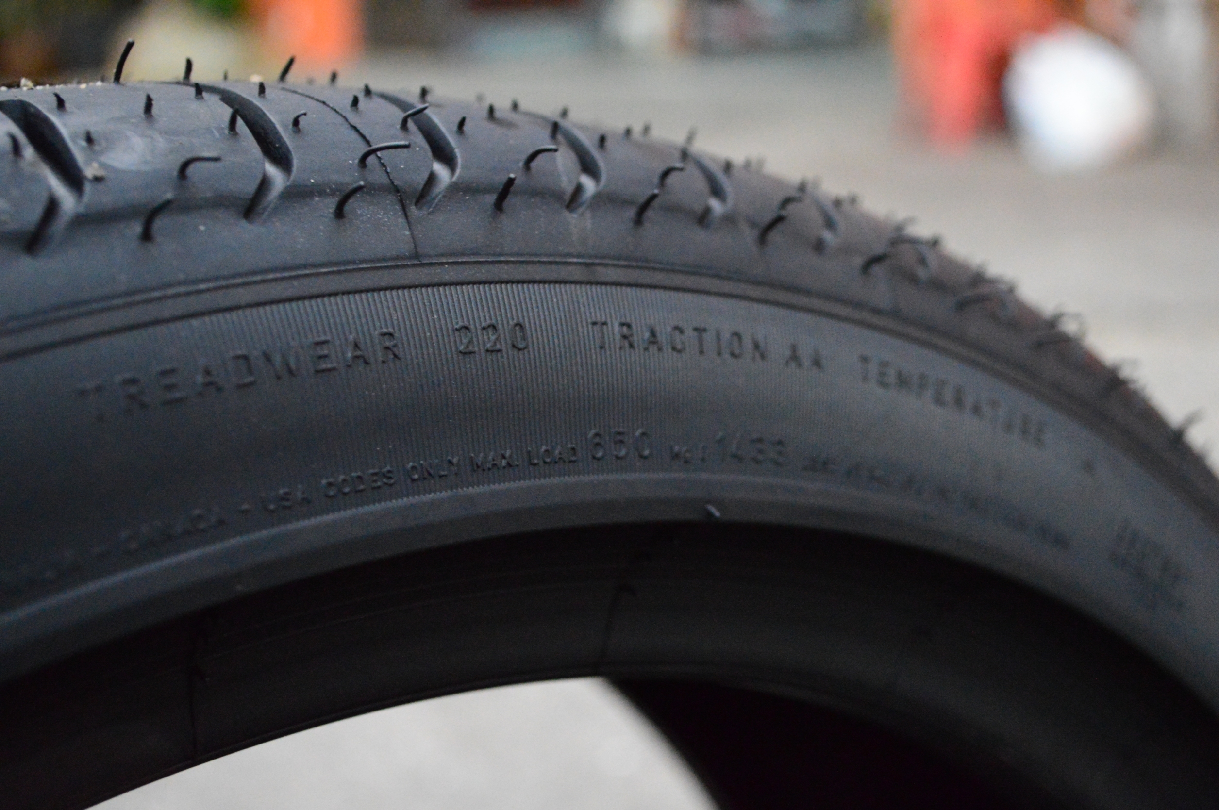 PIRELLI P-ZERO 225-40-19 เส้น 15500 บาท (runflat) ปี17