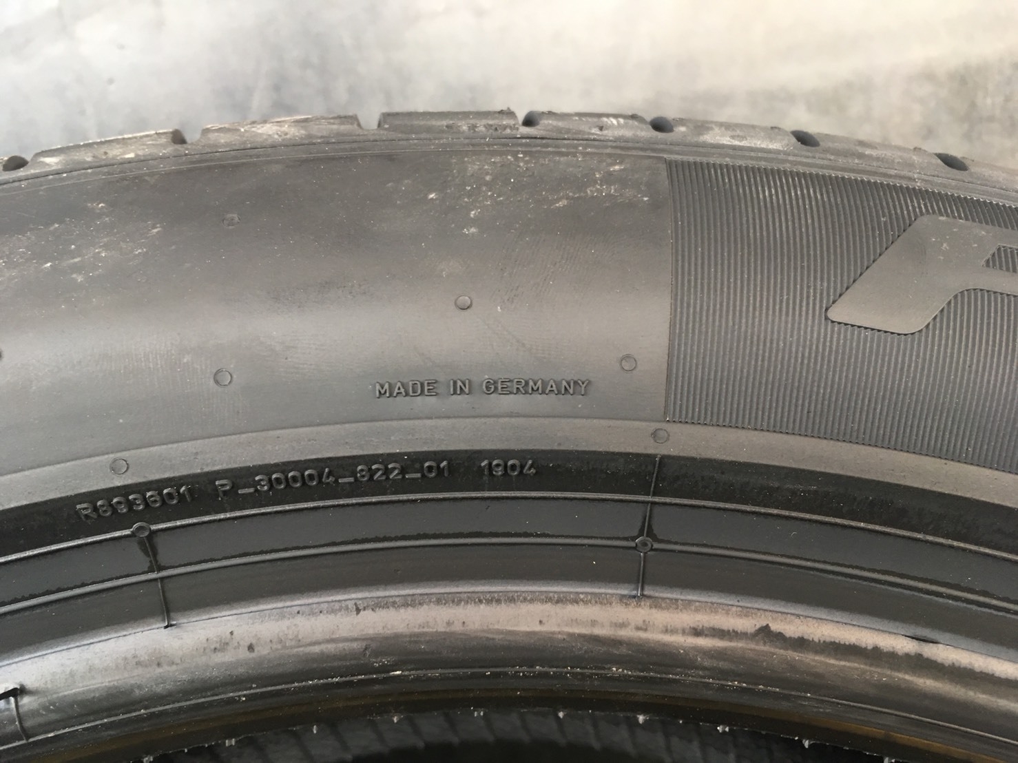 PIRELLI PZERO RFT (PZ4) 275/40-19 เส้น 13800 ปกติ 16800