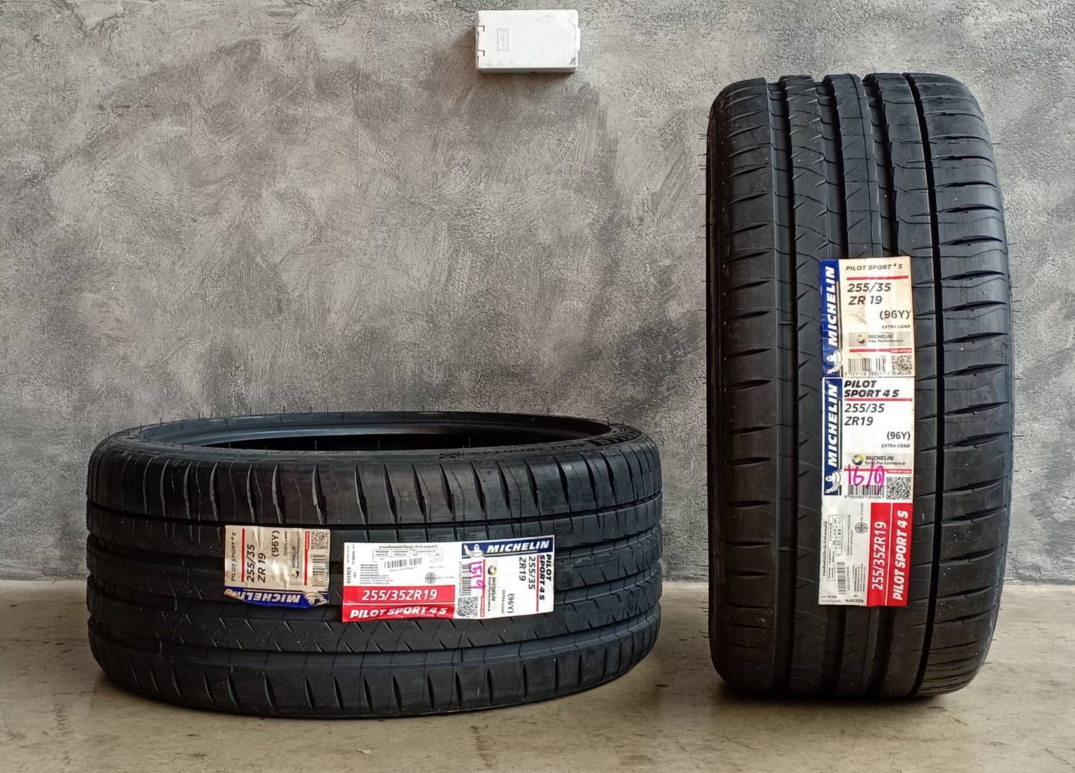 MICHELIN PILOTSPORT4S 255/35-19 ปี19