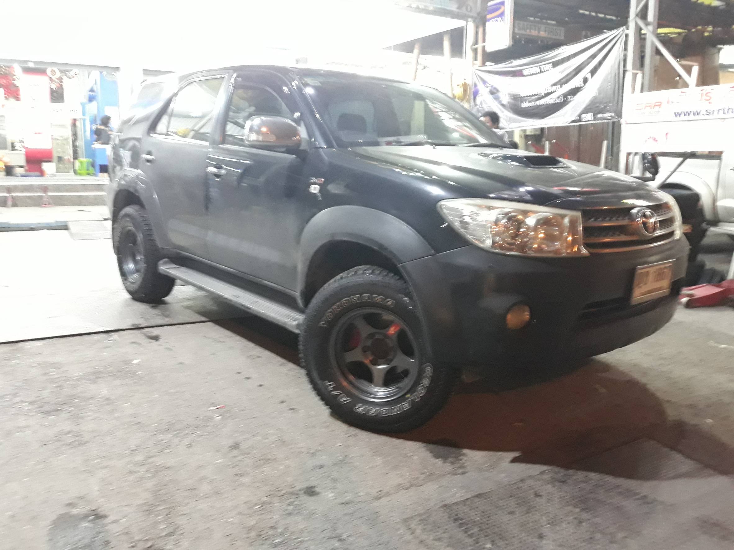 ยางใหม่ YOKOHAMA GEOLANDAR AT G015 265W70S16 เส้น 3980 ปี17 ถูกกว่านี้มีไหม