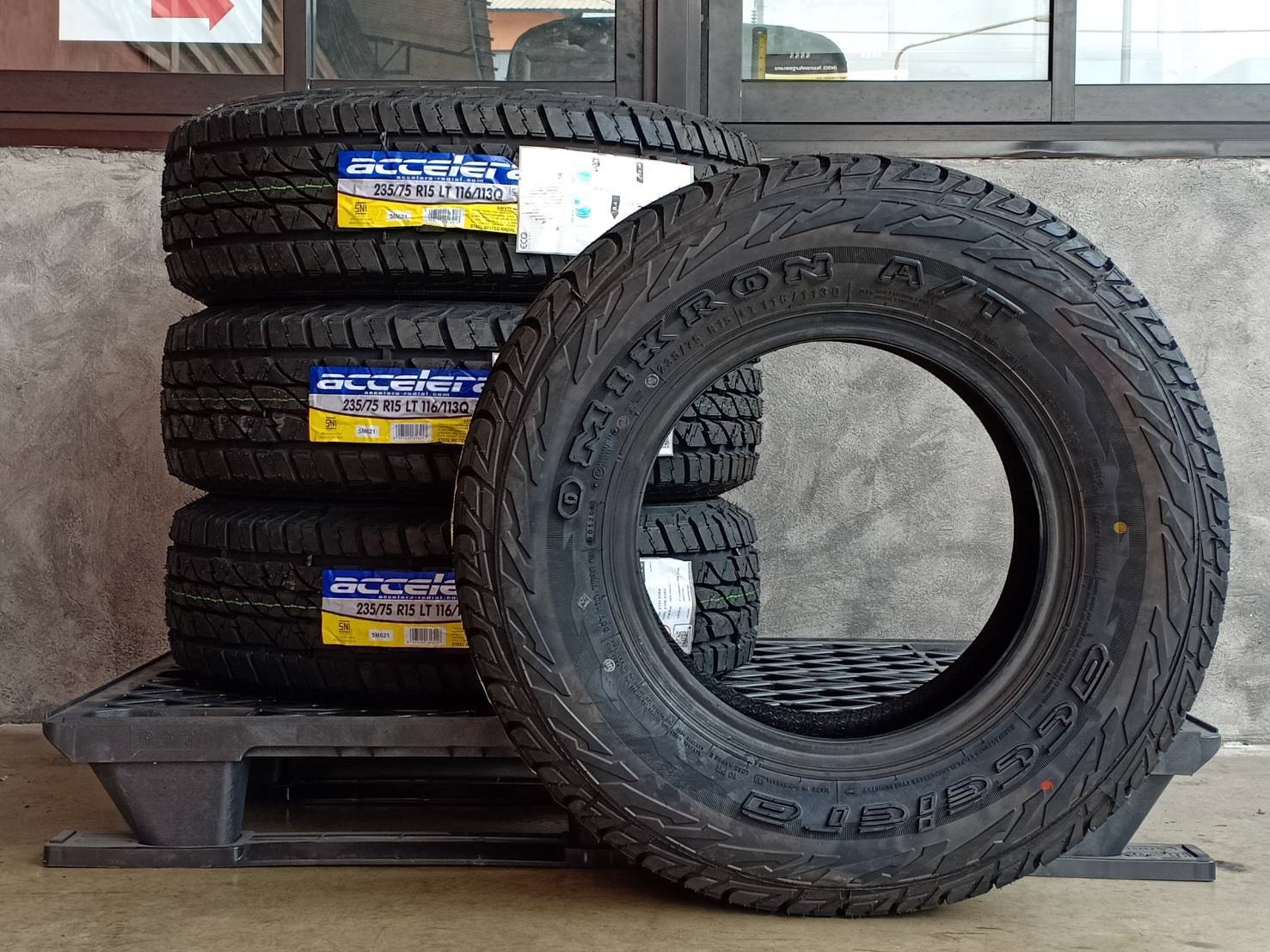 ACCELERA 235/75R15 OMIKRON A/T 116/113Q 10PR MADE IN INDONESIA