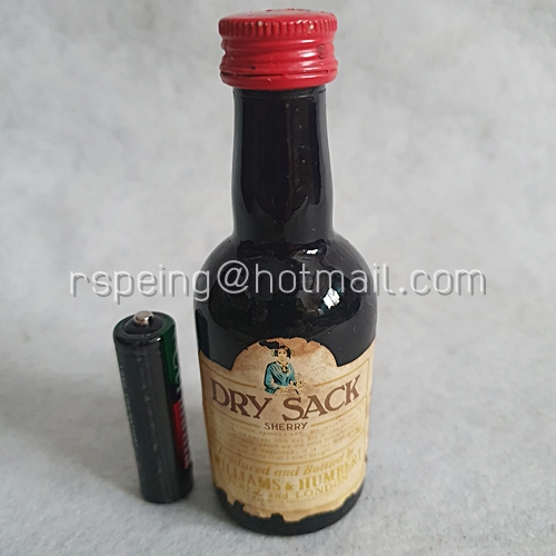 เหล้าขวดเล็ก เหล้าแท้ขวดแก้ว Williams & Humbert Dry Sack Sherry