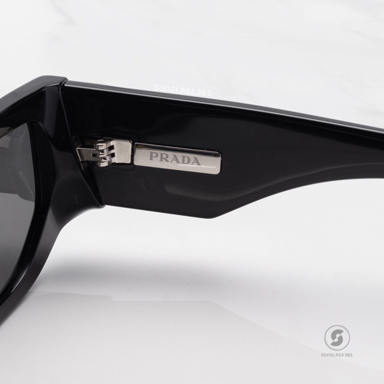 แว่นกันแดด PRADA PR09ZSF 1AB5S0