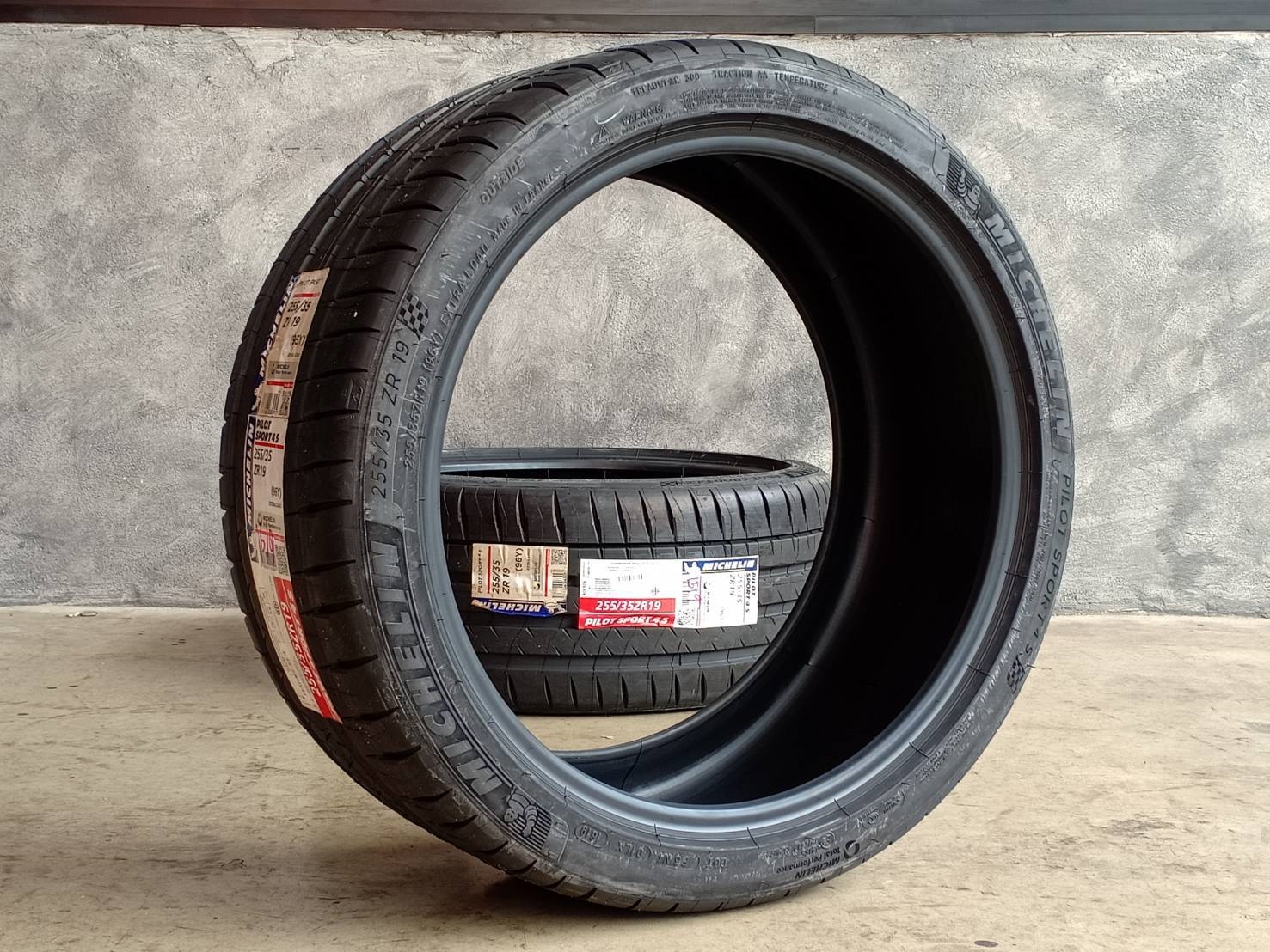 MICHELIN PILOTSPORT4S 255/35-19 ปี19