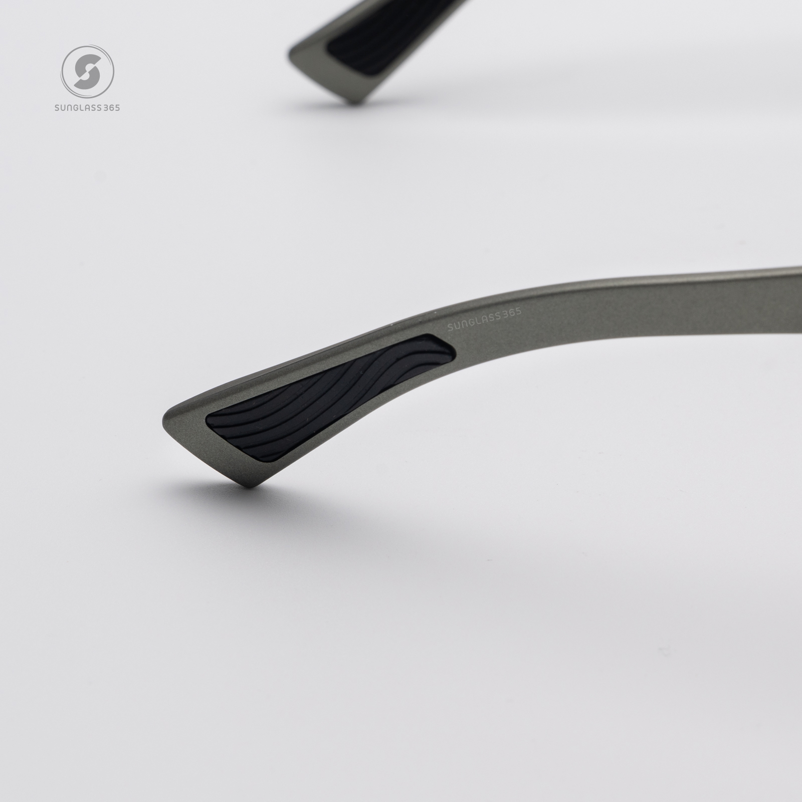 แว่นกันแดด Maui Jim PAULELE MJ H660 15 Neutral Gray