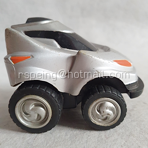 รถแข่งของเล่น สีเงิน