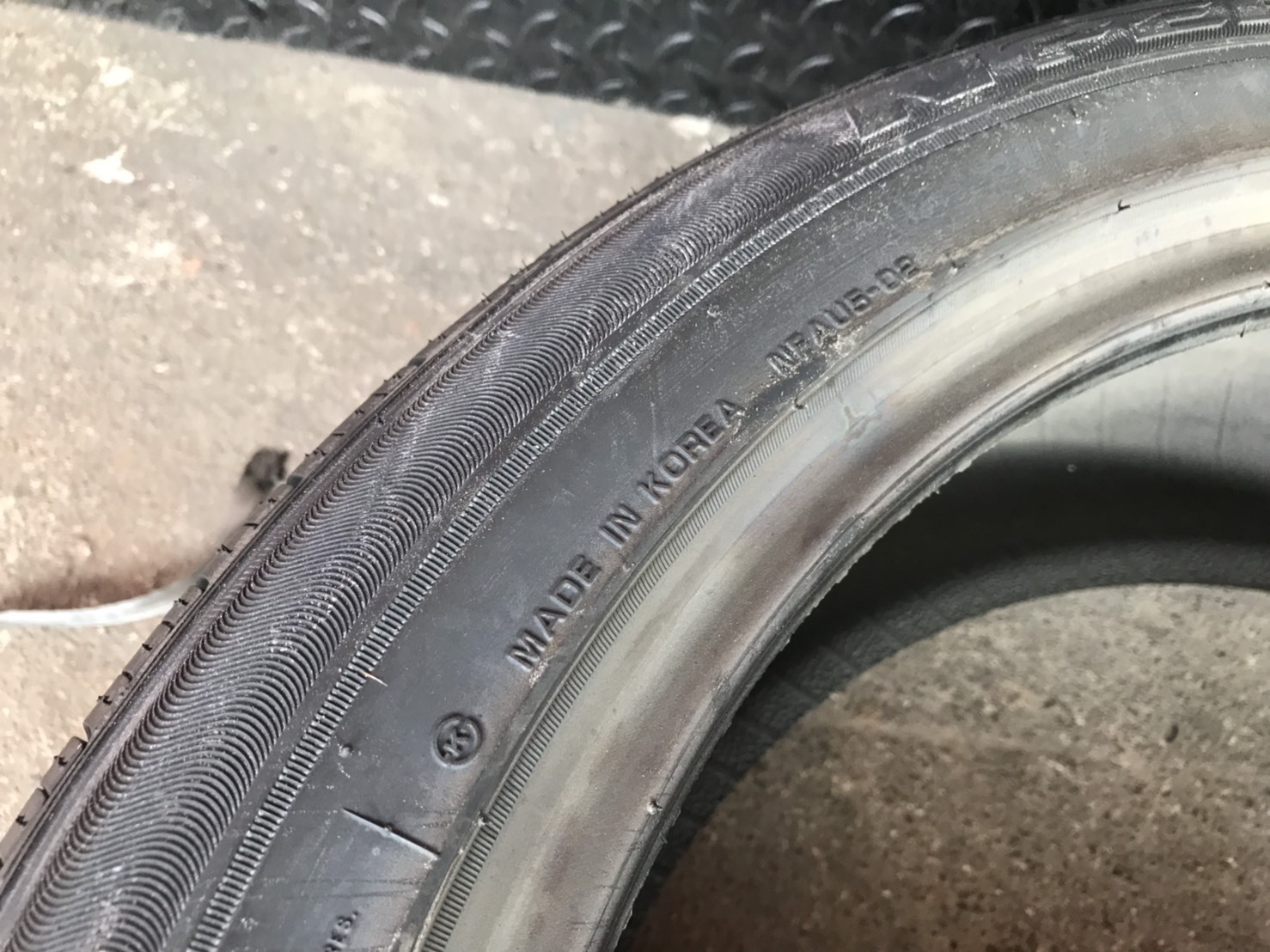 ROADSTONE NFERA AU5 215/50ZR17 เส้น 3900 ซื้อ3แถม1