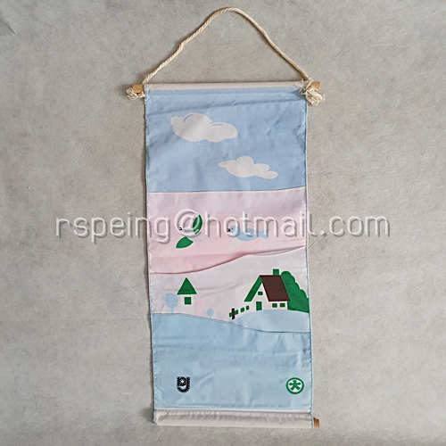 กระเป๋าผ้าแบบแขวน ใส่ของ 3 ช่อง พิมพ์ลายชนบท จาก PJ+Daimaru