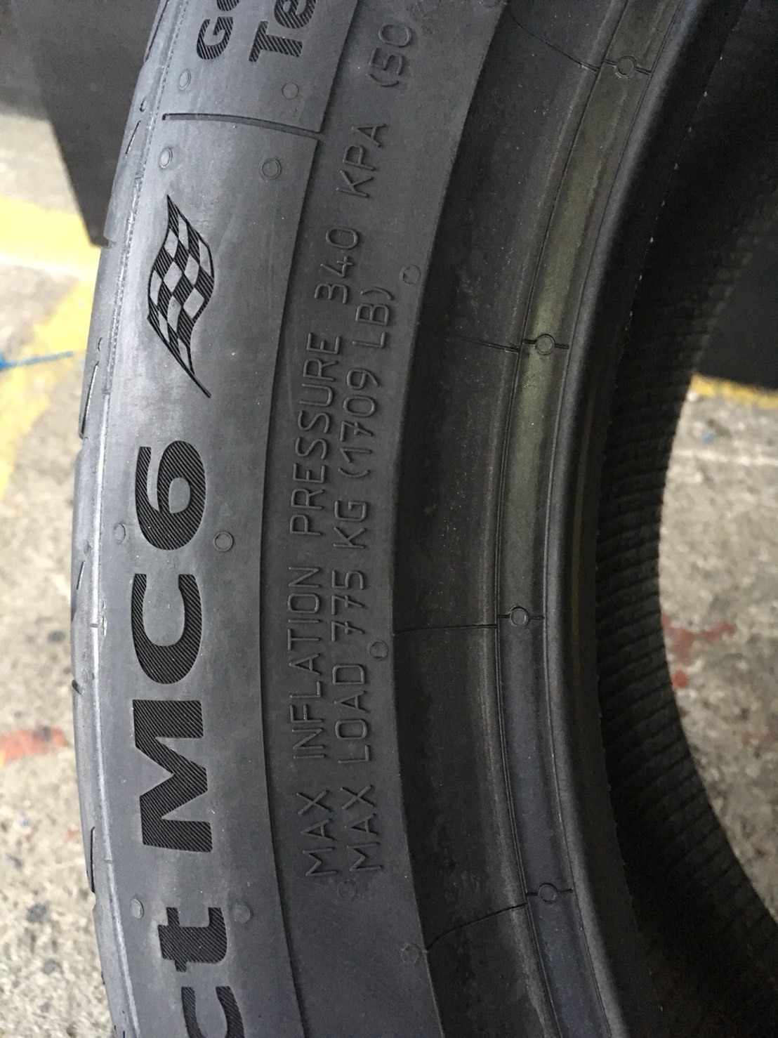 CONTINENTAL CONTACT MC6 245/45-17 เส้น 4000 ปี18 ปกติ 4800