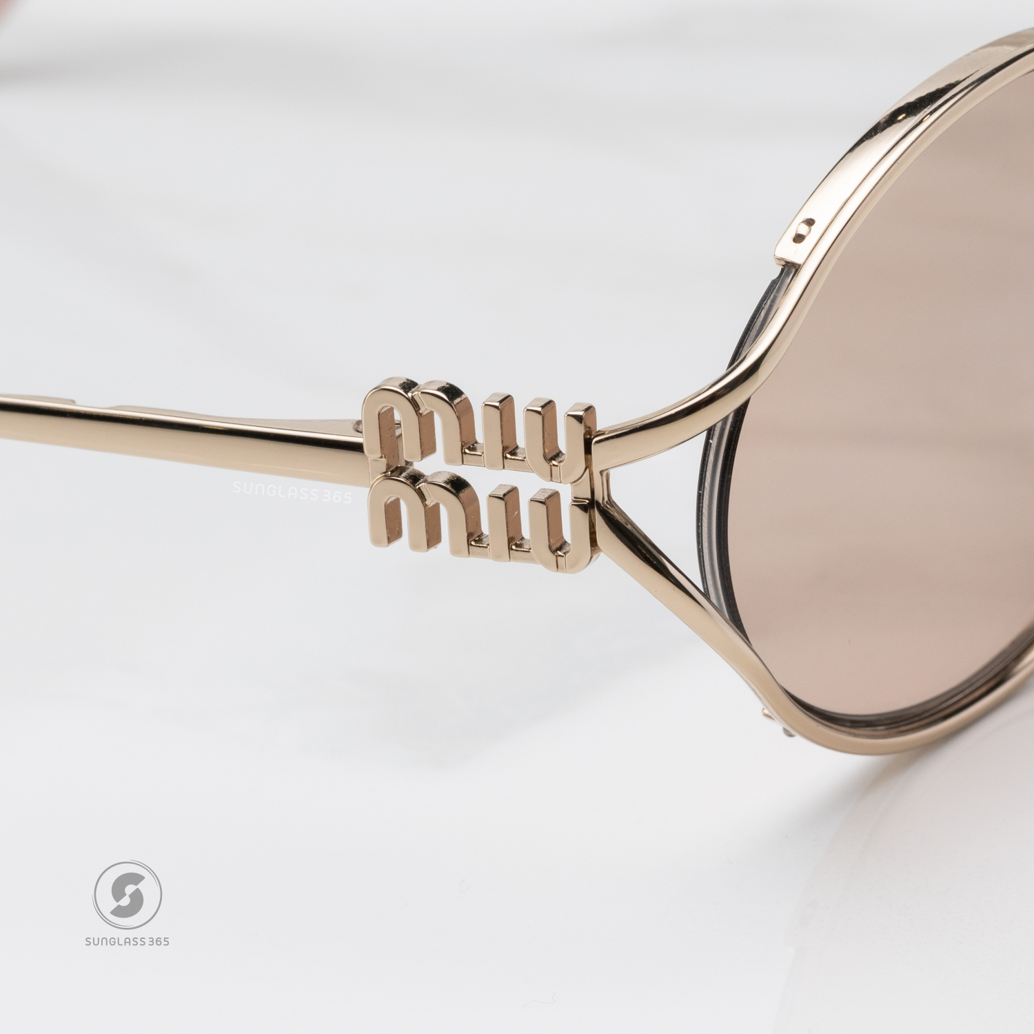 แว่นกันแดด Miu Miu Logo MU52YS ZVN20F