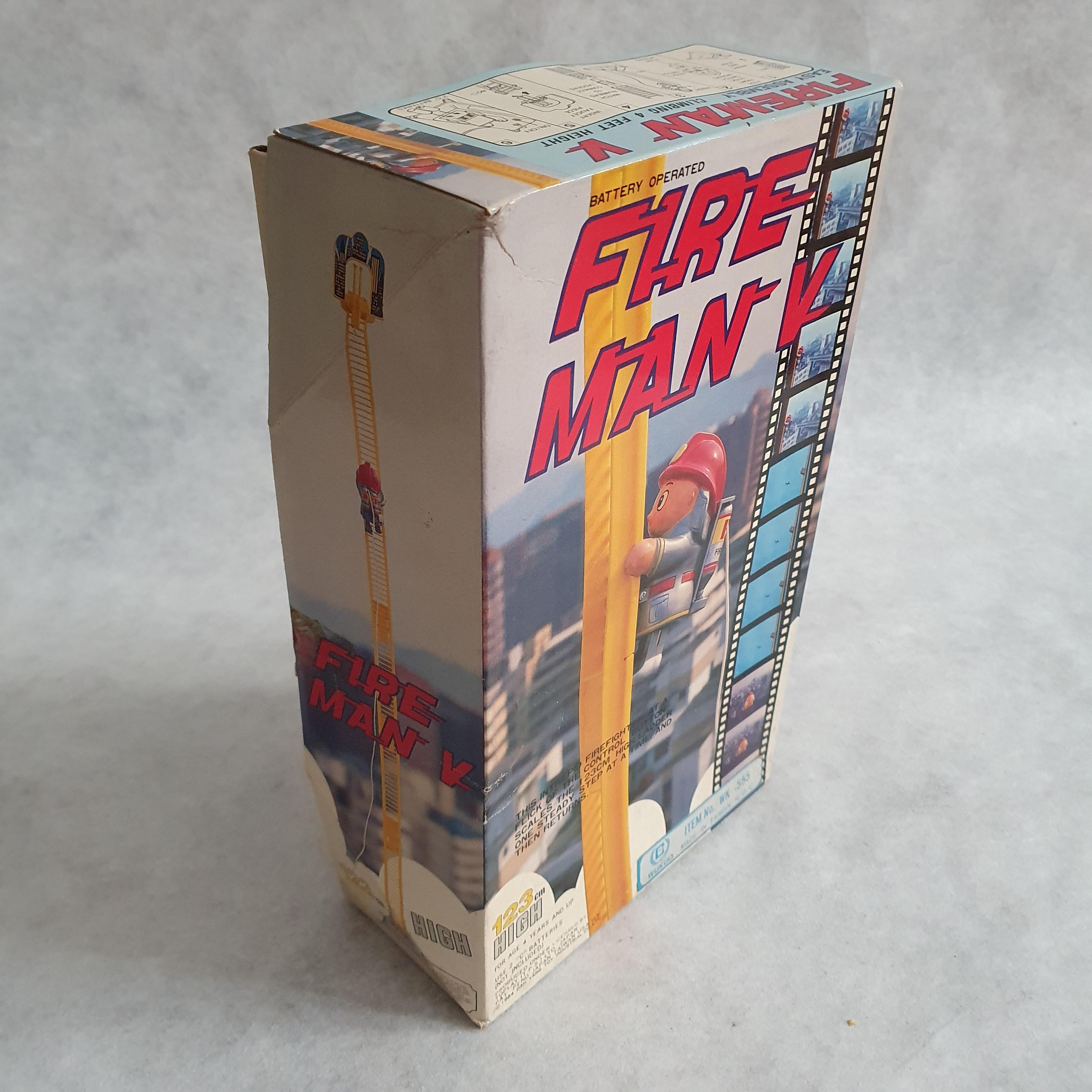 ของเล่นวินเทจปี 1984 นักผจญเพลิงไต่ปันได (สภาพโชว์) Dah Yang Vintage 1984 Battery Operated Fire Man V