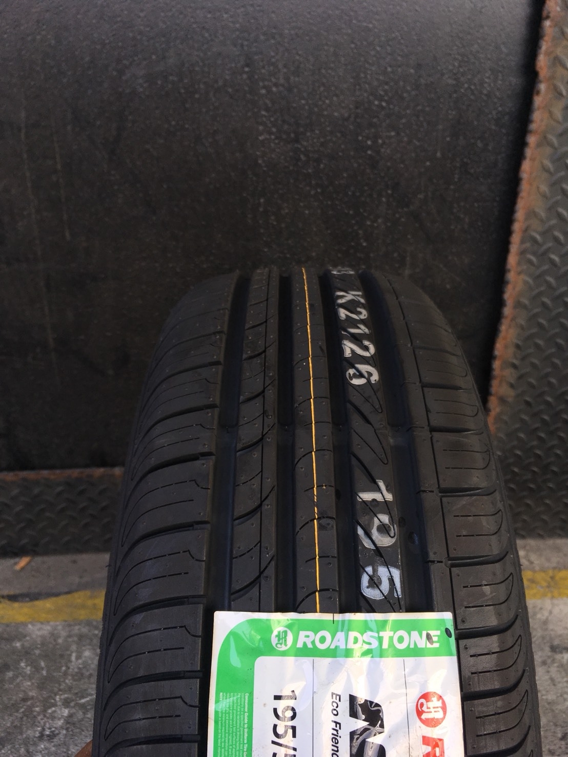 ROADSTONE N NLUE ECO 195/55R16 เส้น 2250 ปี17