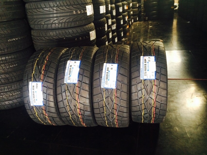 TOYO R1R 225/40-18 เส้น 5500 ปกติ 8500
