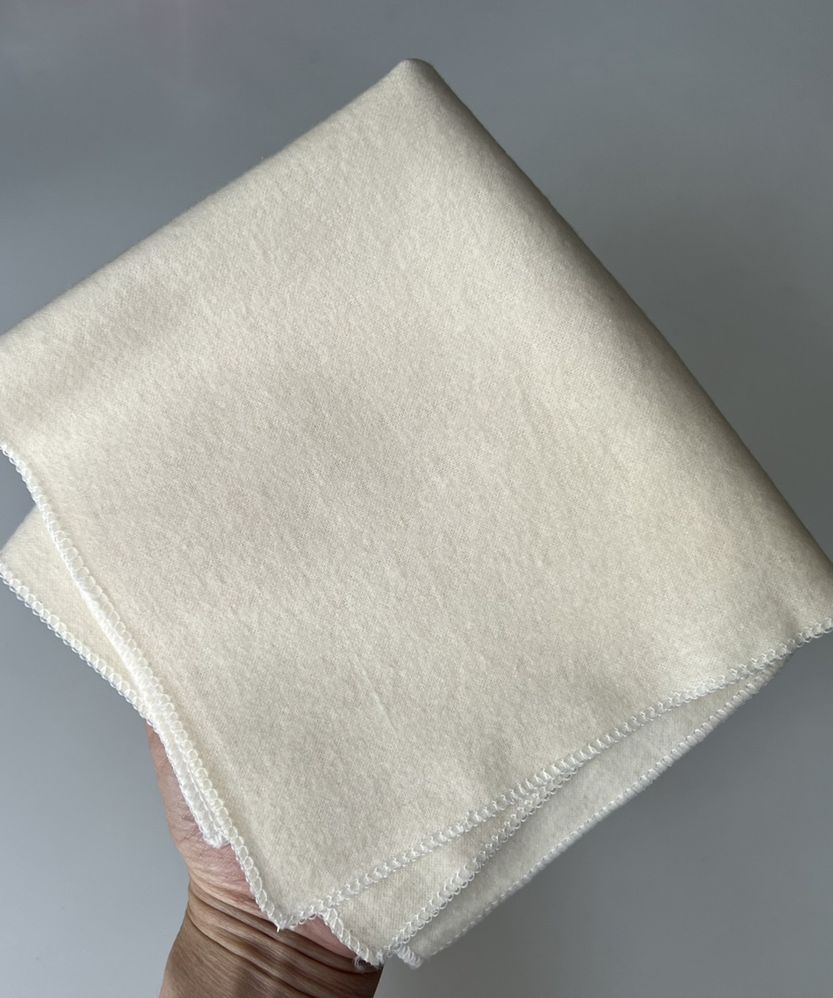 ผ้าสำลีคุณภาพสูง สำหรับเช็ดกระเป๋า รองเท้า เนื้อนุ่ม ซักทำความสะอาดได้ ขนาด 11 * 11 นิ้ว ราคา/1ผืน