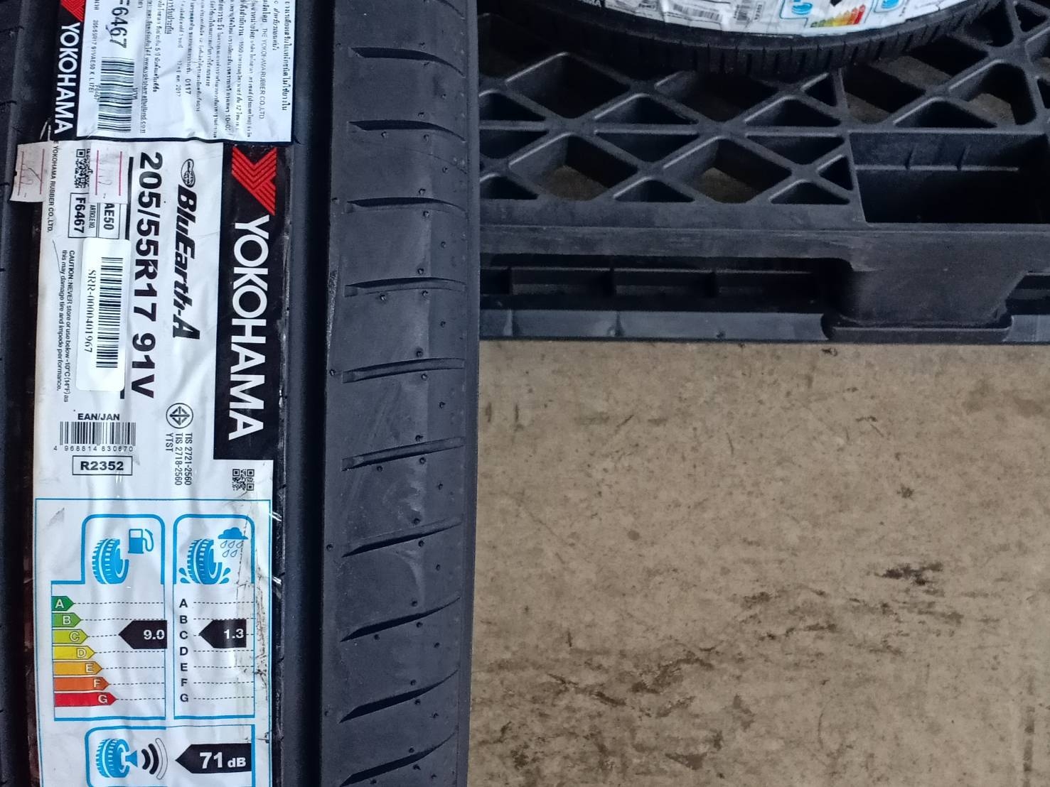 YOKOHAMA BLUEARTH-A AE50 205/55R17 91V JAPAN