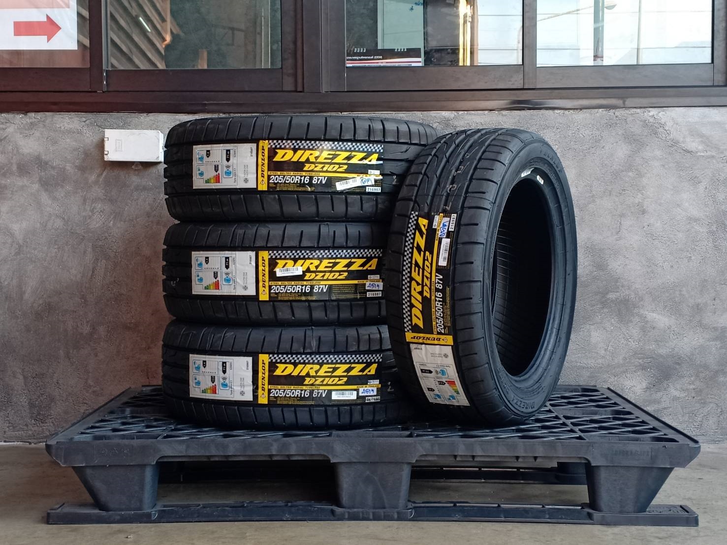 DUNLOP 205/50R16 DIREZZA DZ102 87V MADE IN THAILAND