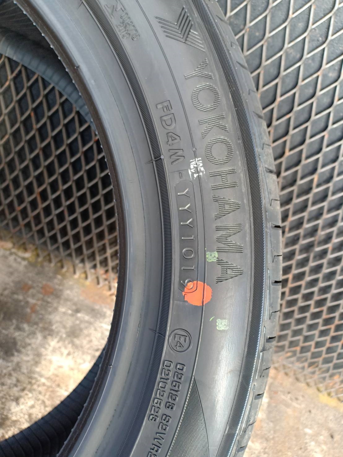 YOKOHAMA V552 215/50-17 ปี19 ราคาส่ง