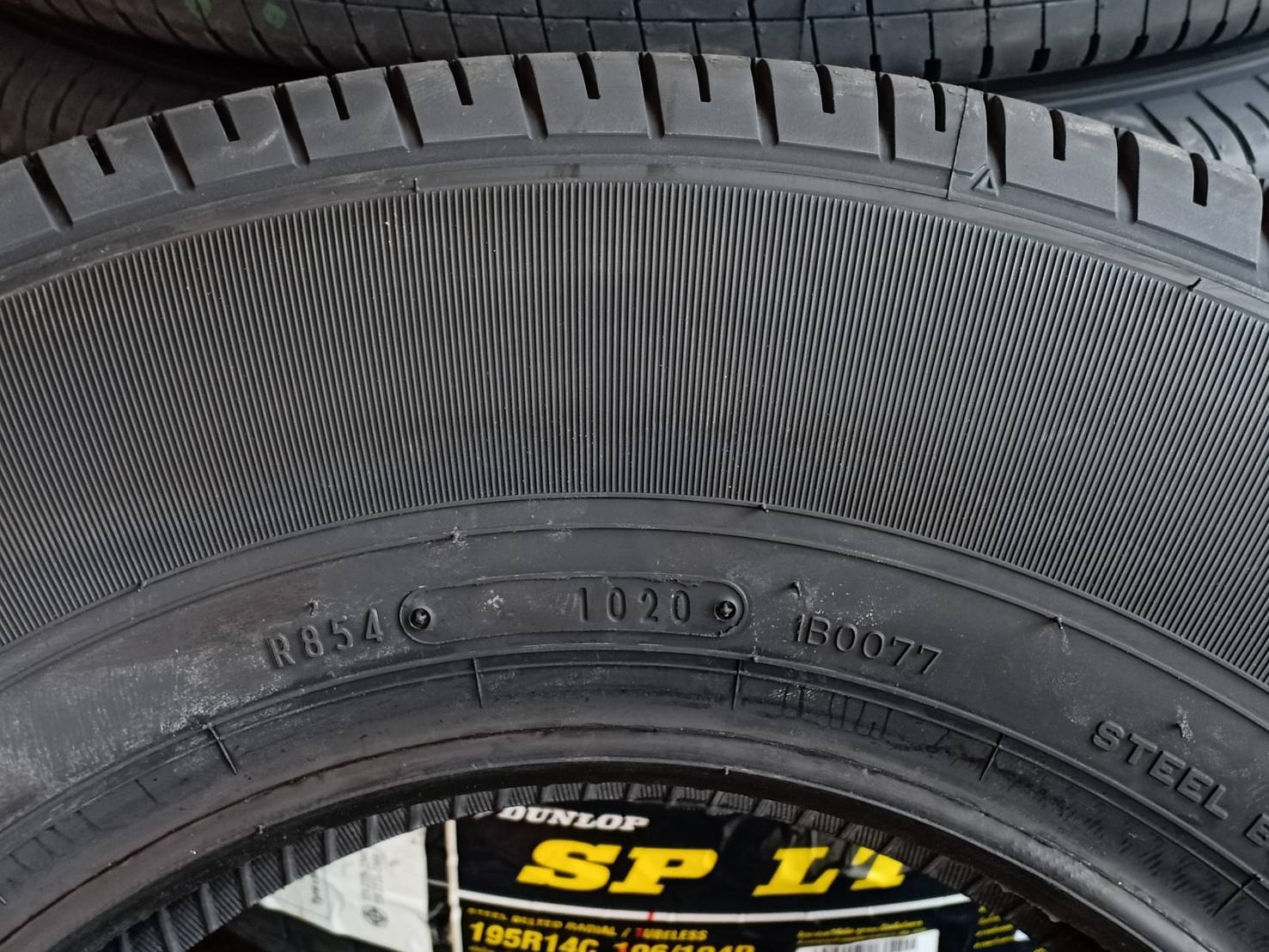 DUNLOP 195R14 SP LT37 ต้องการส่วนลดราคาพิเศษ กรุณาสอบถาม