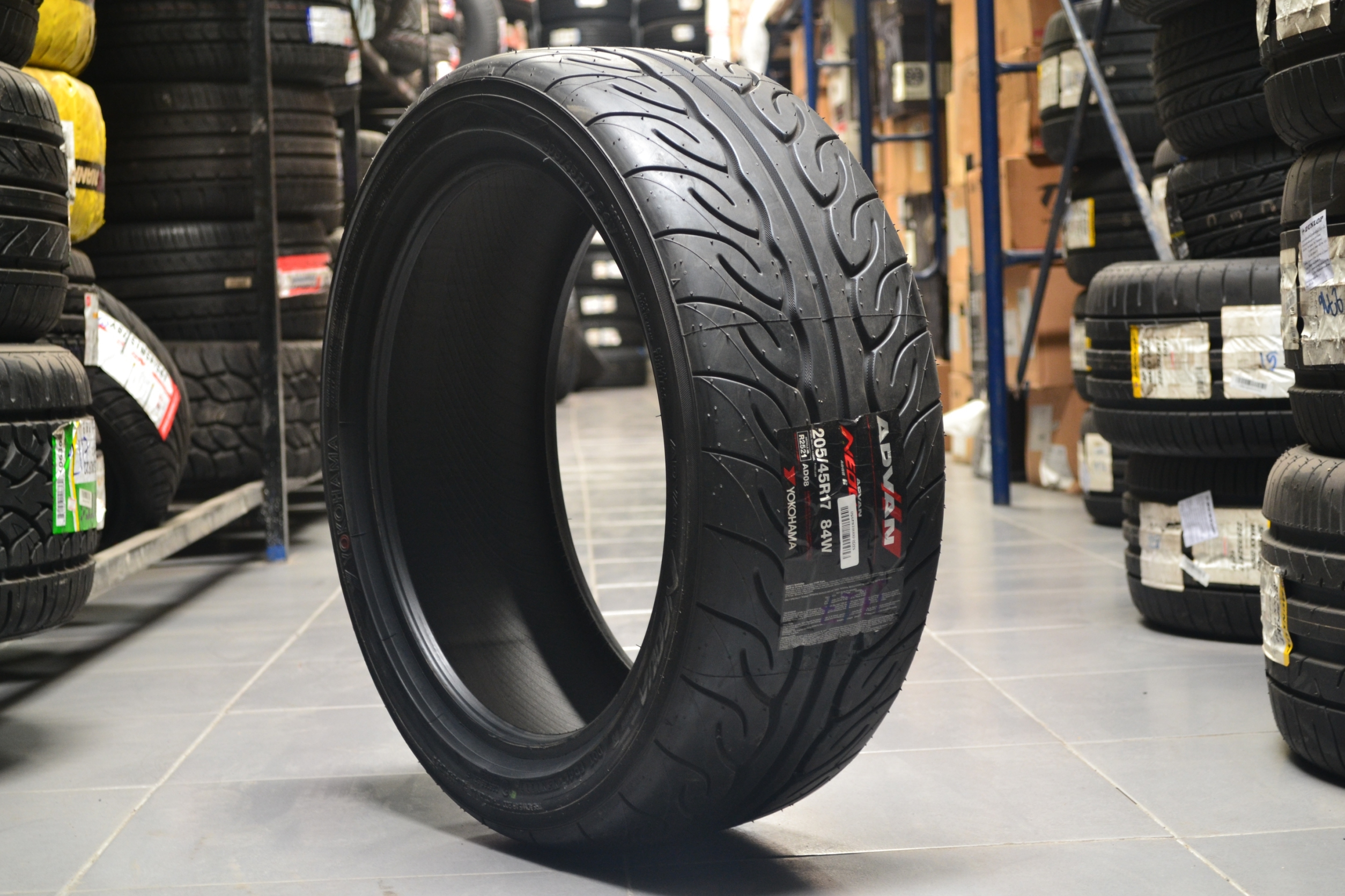 ยางใหม่ YOKOHAMA AD08R 205/45-17 เส้น 4900 บาท ปกติ 6800 บาท