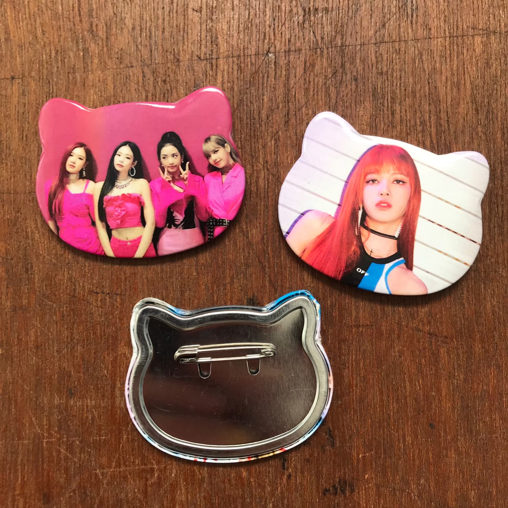 เข็มกลัด ผลิตเข็มกลัดทรงน่าแมว หลังอลูมิเนียม