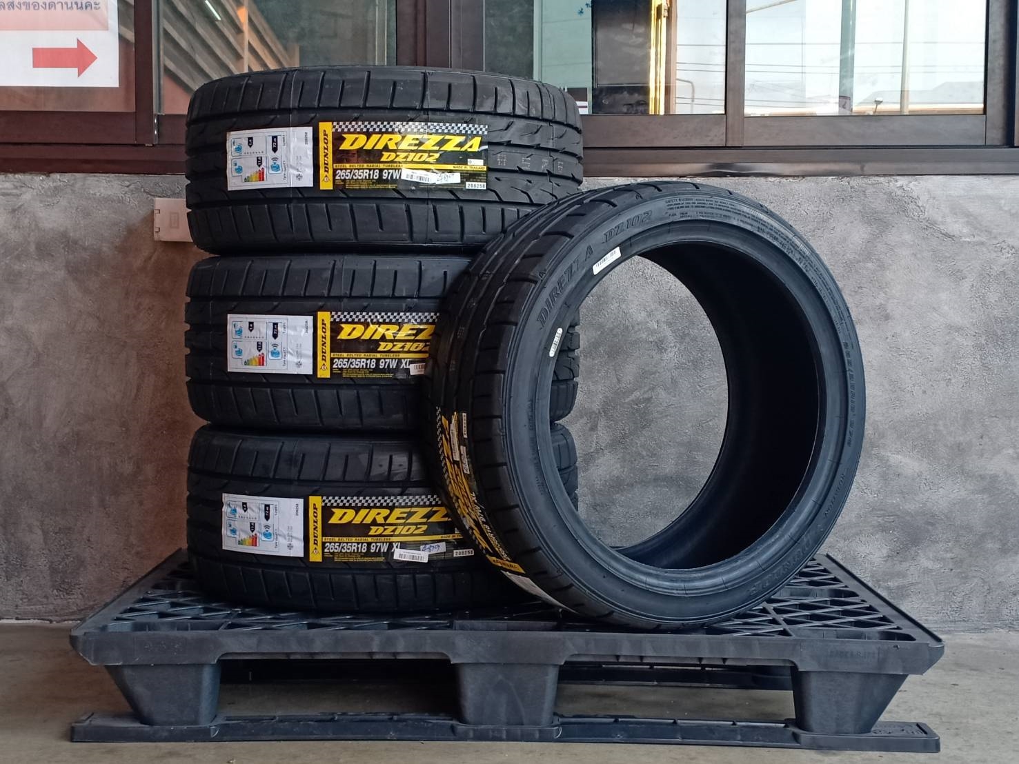 DUNLOP DIREZZA DZ102 265/35R18 ปี19