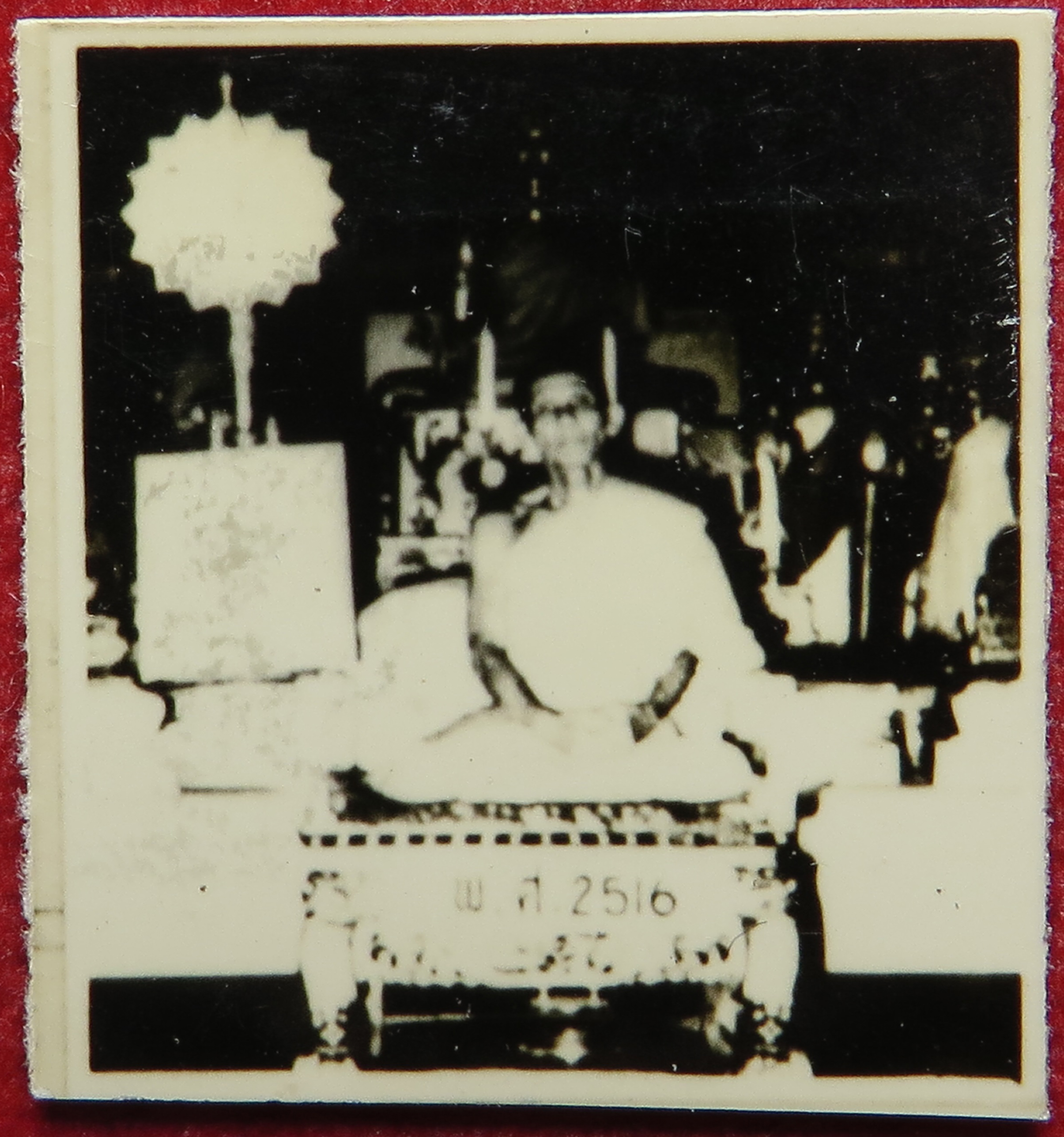 1844 (5) รูปถ่าย ผิวปรอท หลวงพ่อรัตน์ วัดบางบำหรุ จังหวัดกรุงเทพ ปี พ.ศ.2516 (หายาก) รูปจริง ผิวปรอท วิ่งเล่นแสงแวววาว (ส่งฟรี ทั่วประเทศ + รับประกัน พระแท้)