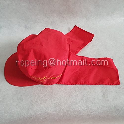 หมวกปีกคลุมหลังศีรษะสีแดง งานฟุตบอลประเพณีจุฬา-ธรรมศาสตร์ ครั้งที่ 43