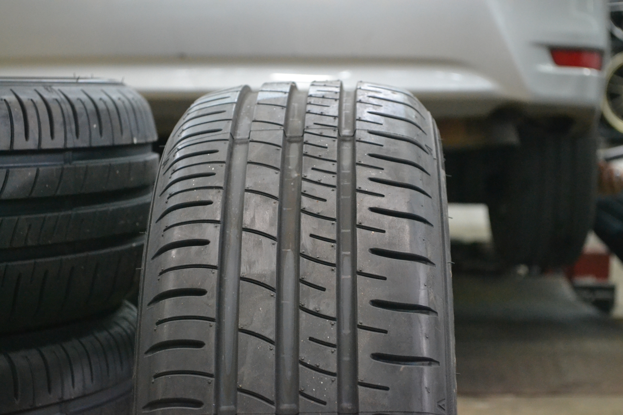 ยางใหม่ DUNLOP R1 205-55-16 ซื้อ2แถม2 ใส่ ALLTIS