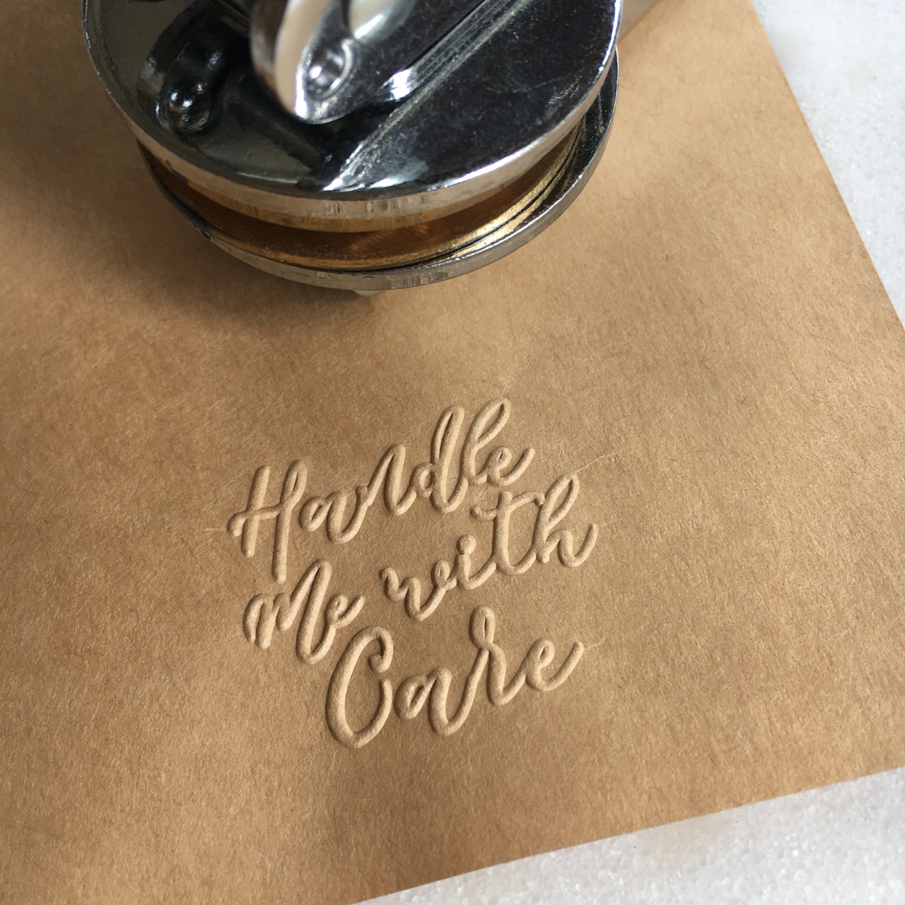 เครื่องปั๊มนูนพร้อมส่ง / Handle me with care