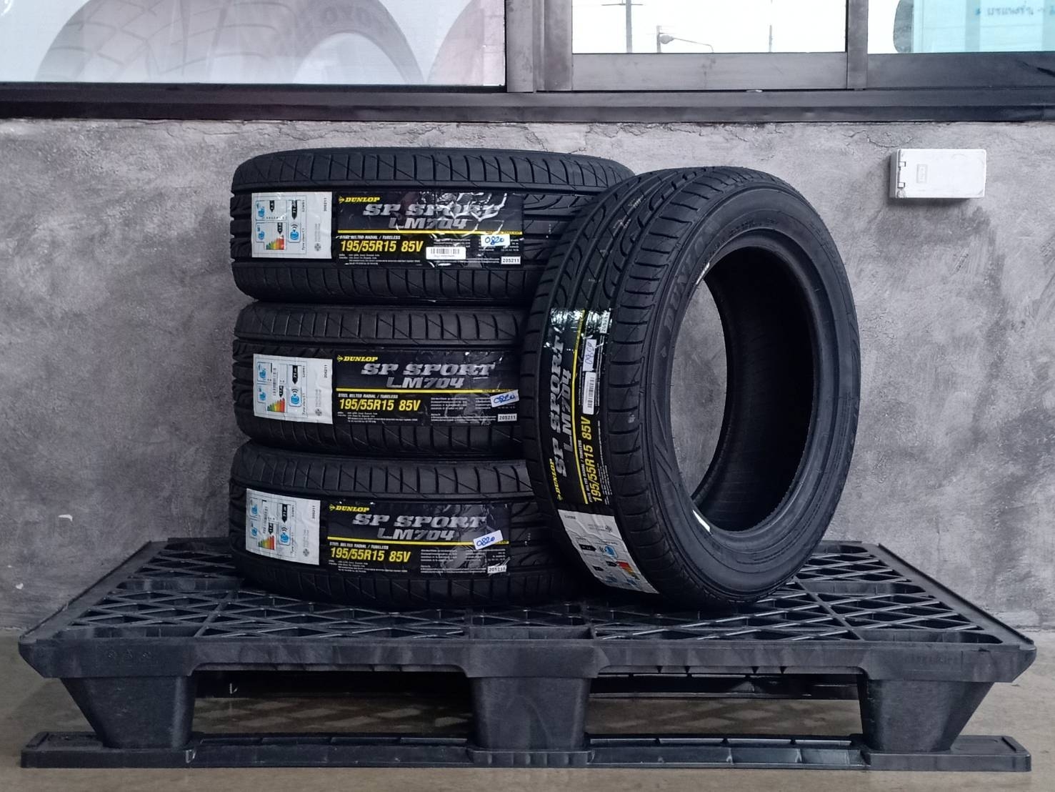 DUNLOP 195/55R15 SP SPORT LM704 85V MADE IN THAILAND