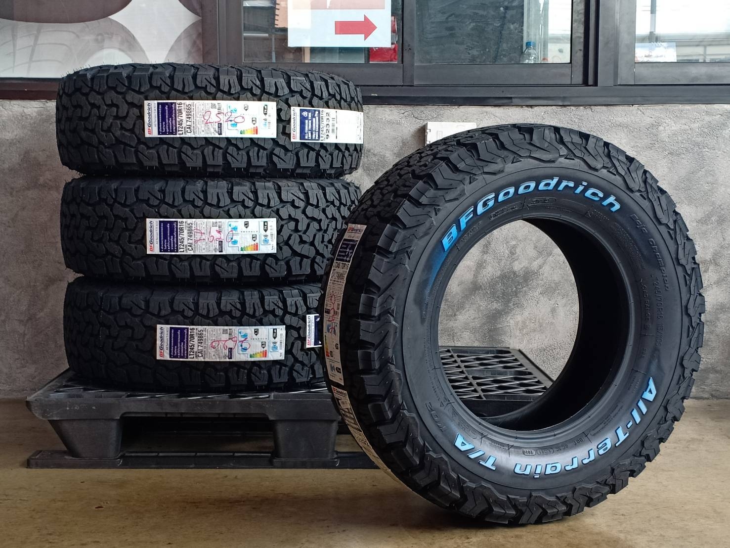 BF GOODRICH ATKO2 245/70R16 ปี20