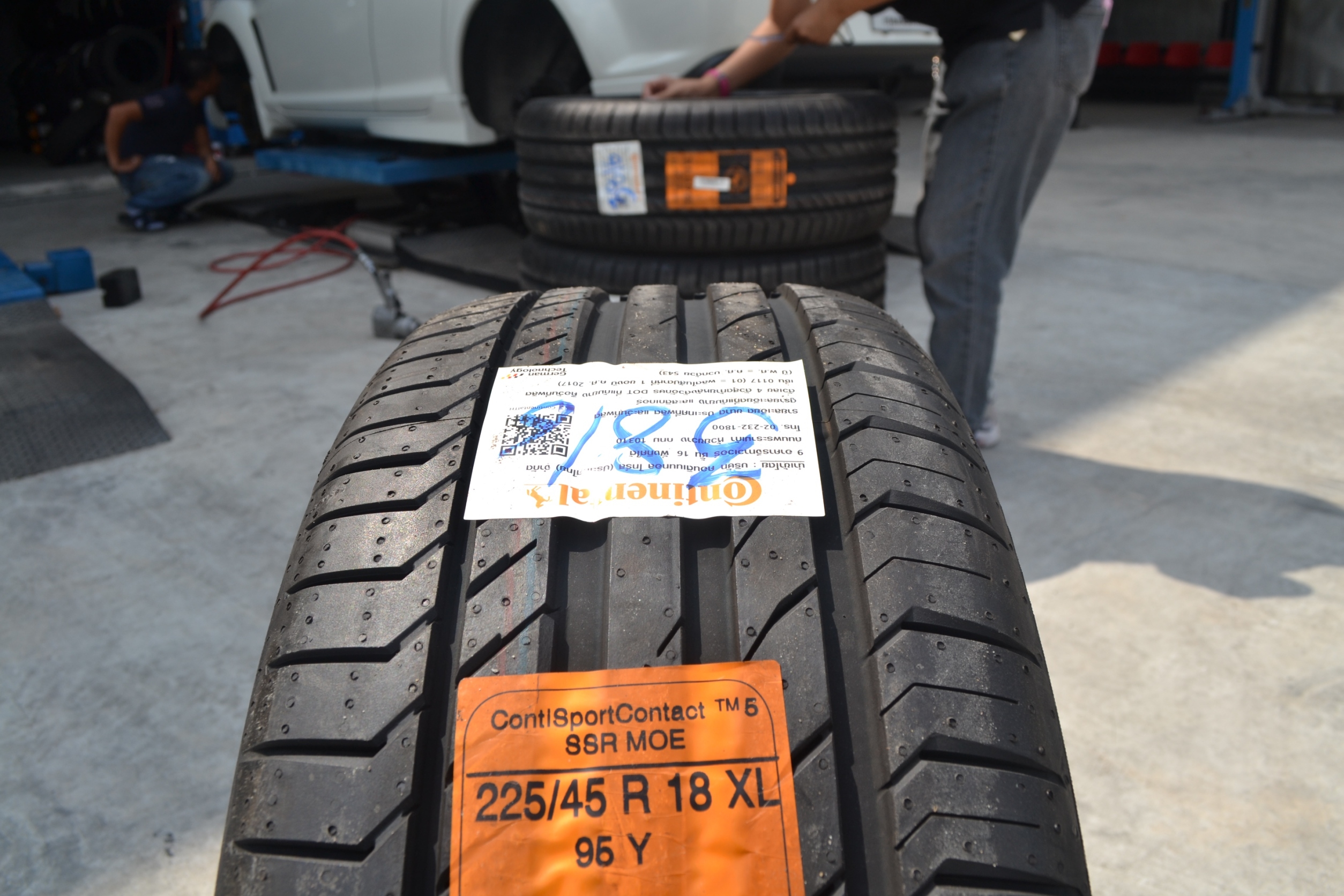 CONTINENTAL CONTACT5 (RUNFLAT) 225/45-18 เส้น 5800 ปกติ 14500 เท่านั้น