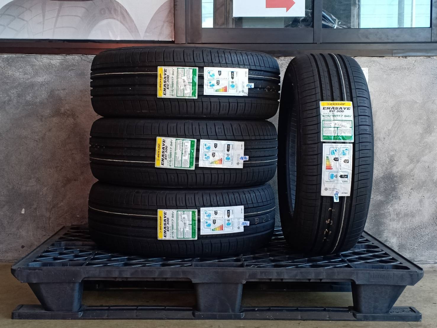 DUNLOP 215/55R17 ENASAVE EC 300 94V MADE IN THAILAND