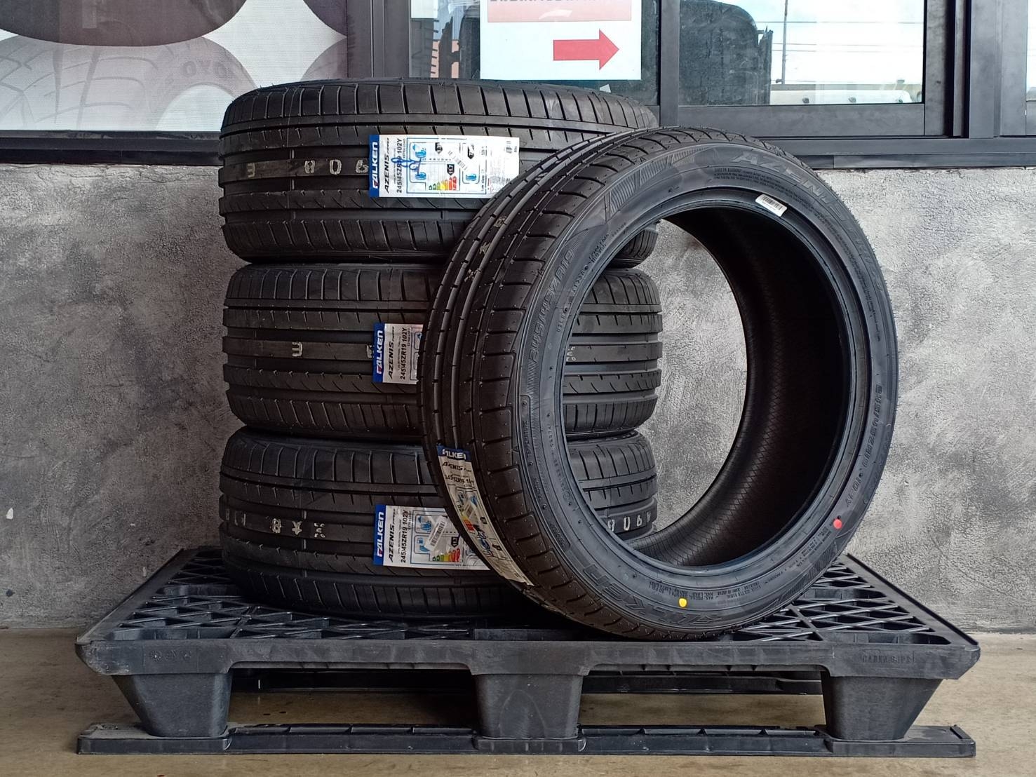 FALKEN 245/45ZR19 AZENIS FK453 102Y MADE IN JAPAN