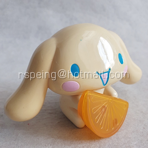 แมคโดนัลด์ แฮปปี้ มีล ทอยส์ 2006 : ซินเนมอนโรลถือกลีบส้ม McDonald’s Happy Meal Toys 2006 : Cinnamonroll
