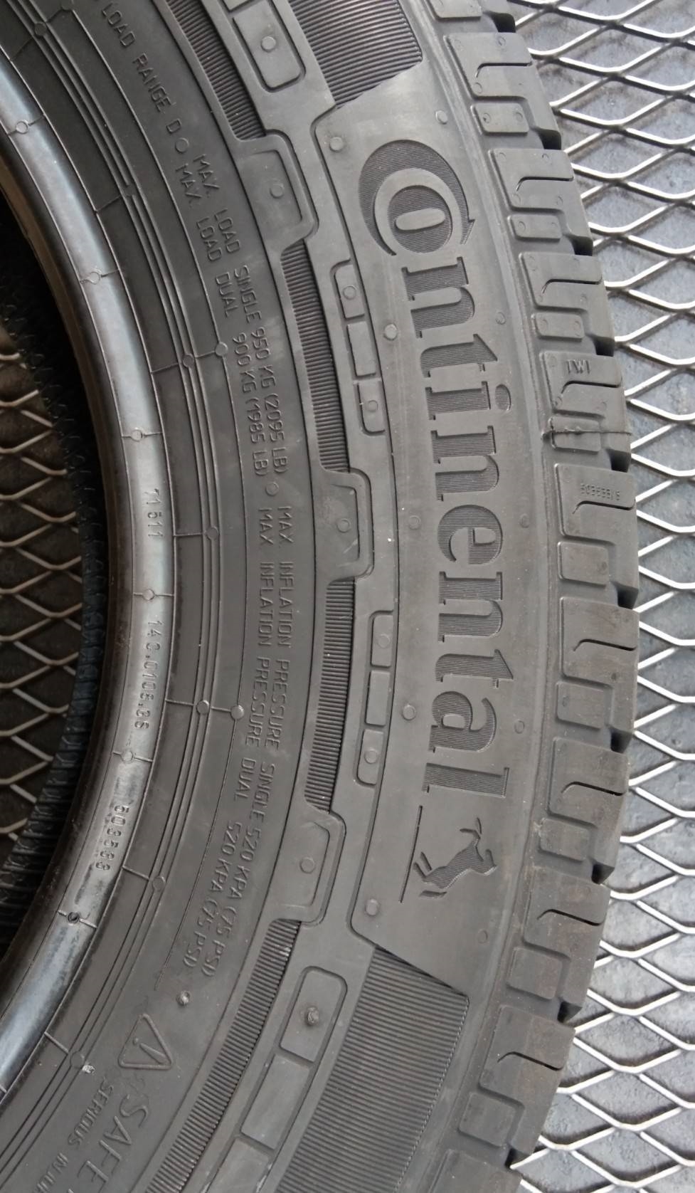 CONTINENTAL VANCONATACT AP 205/70-15 เส้น 2500 ปกติ 3000 ปี19