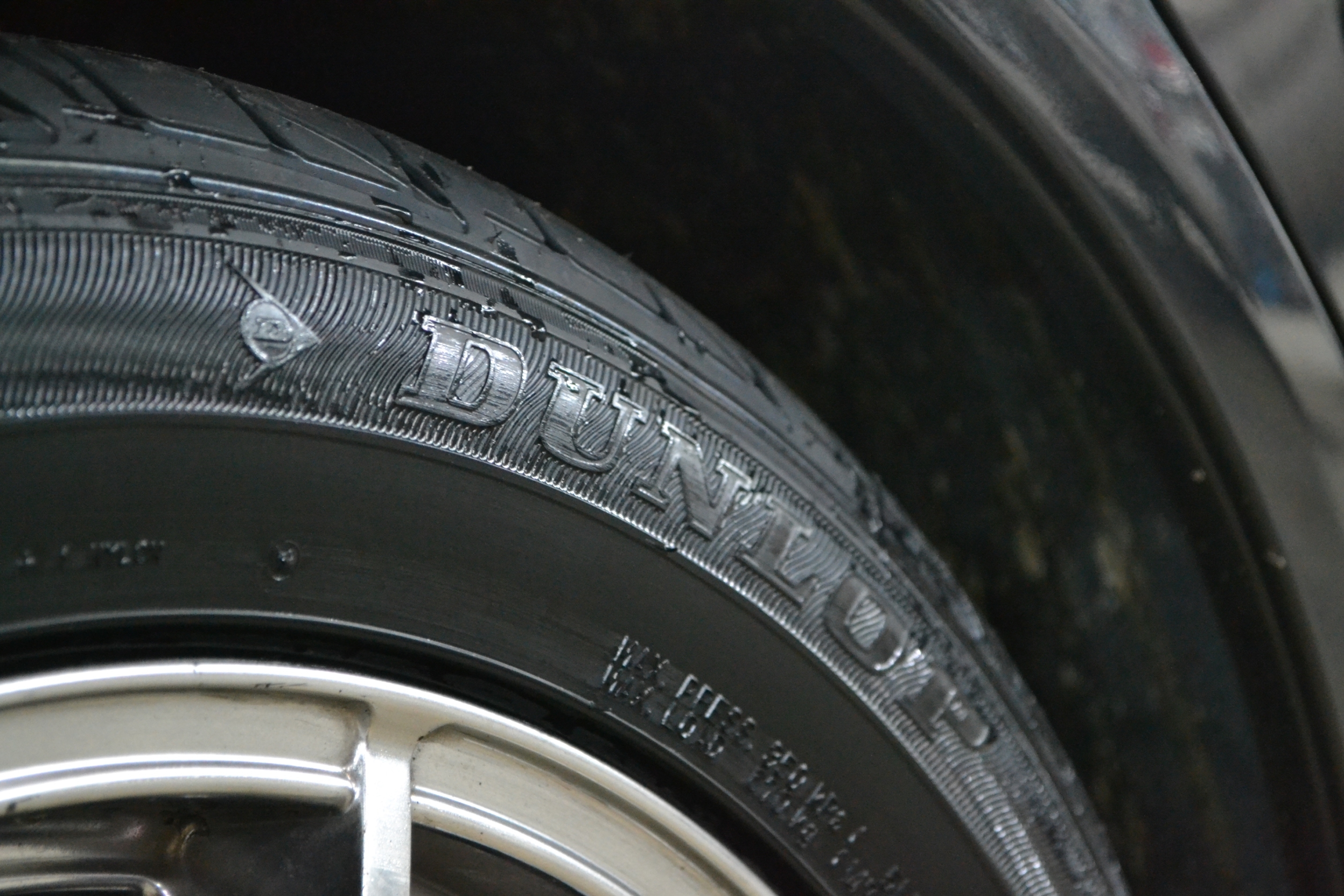 ยางใหม่ DUNLOP LM704 215/55-17 ซื้อ2แถม2 ราคาถูก