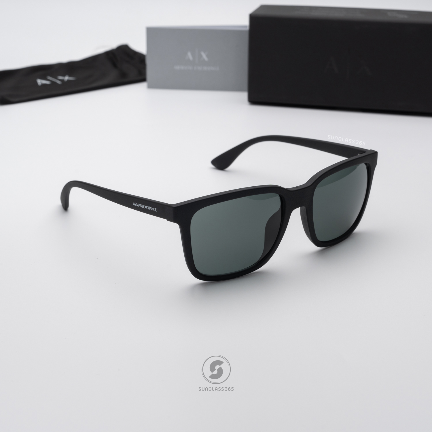 แว่นกันแดด Armani Exchange AX4112SU 807871