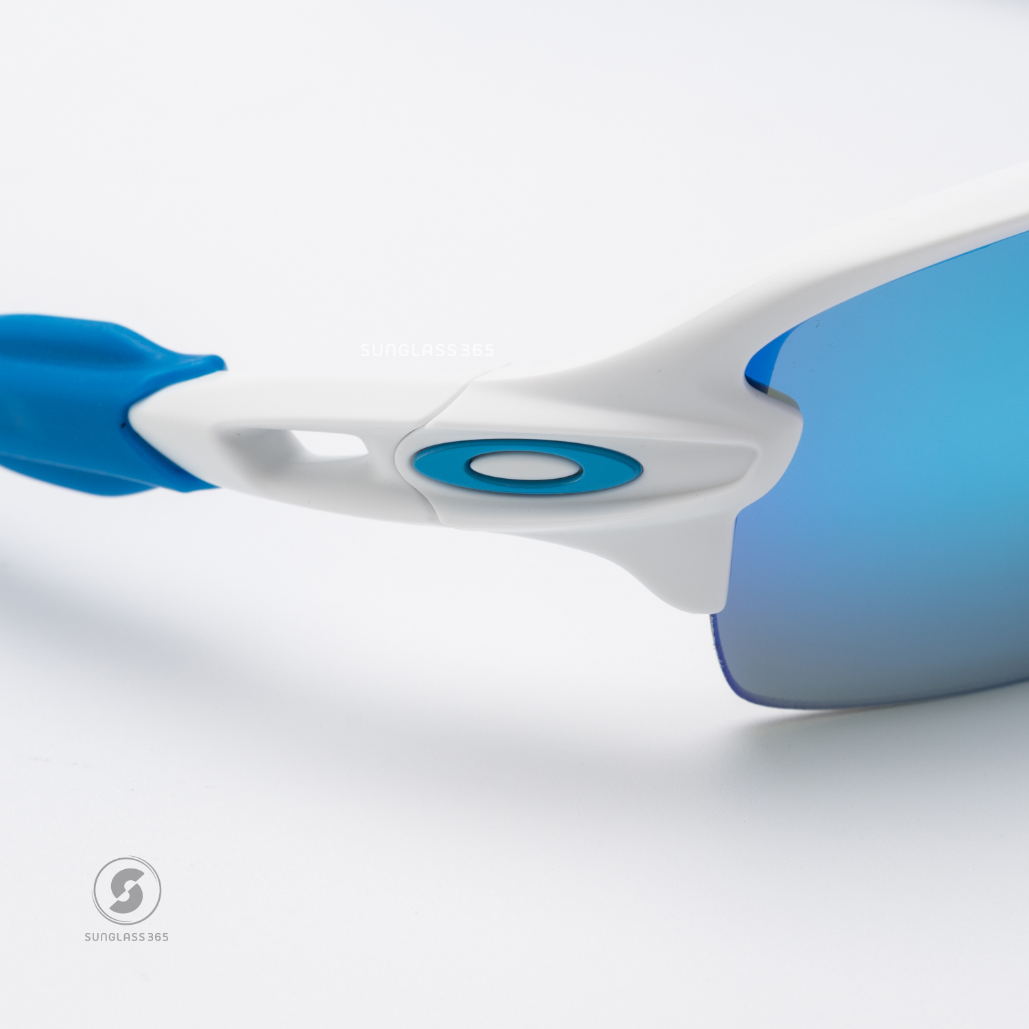 Oakley OJ9005-16 Flak XS Matte White Prizm Sapphire