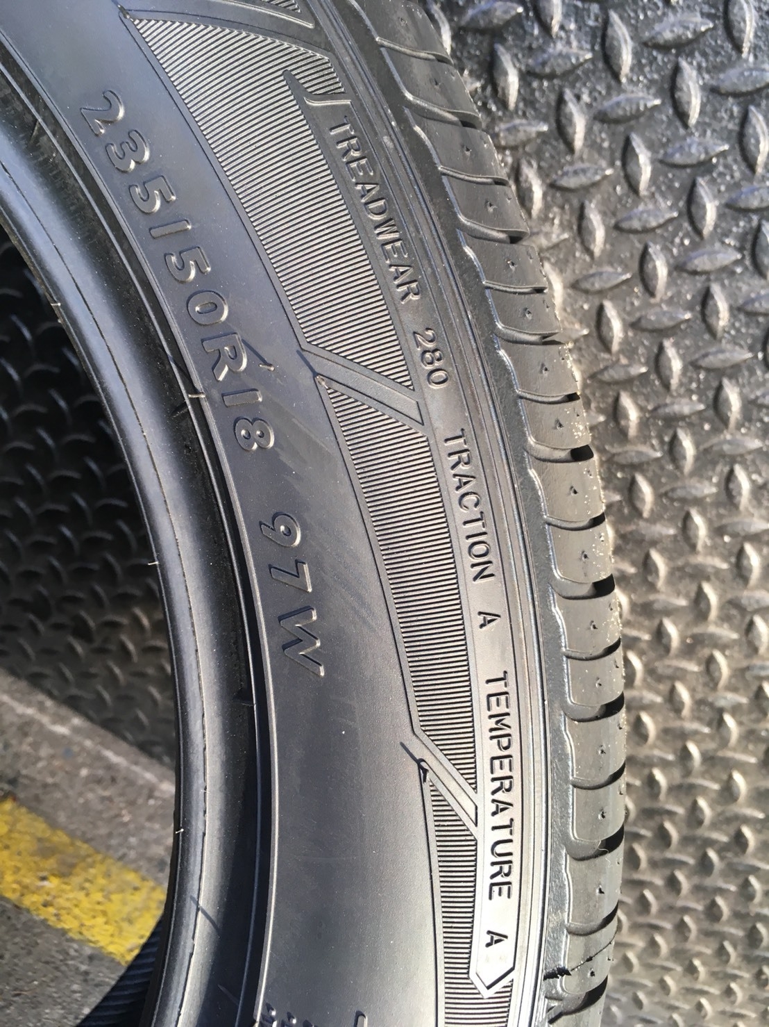 DUNLOP SP SPORT MAXX A1 235-50-18 ปี18 เส้น 6500 ปกติ 9000