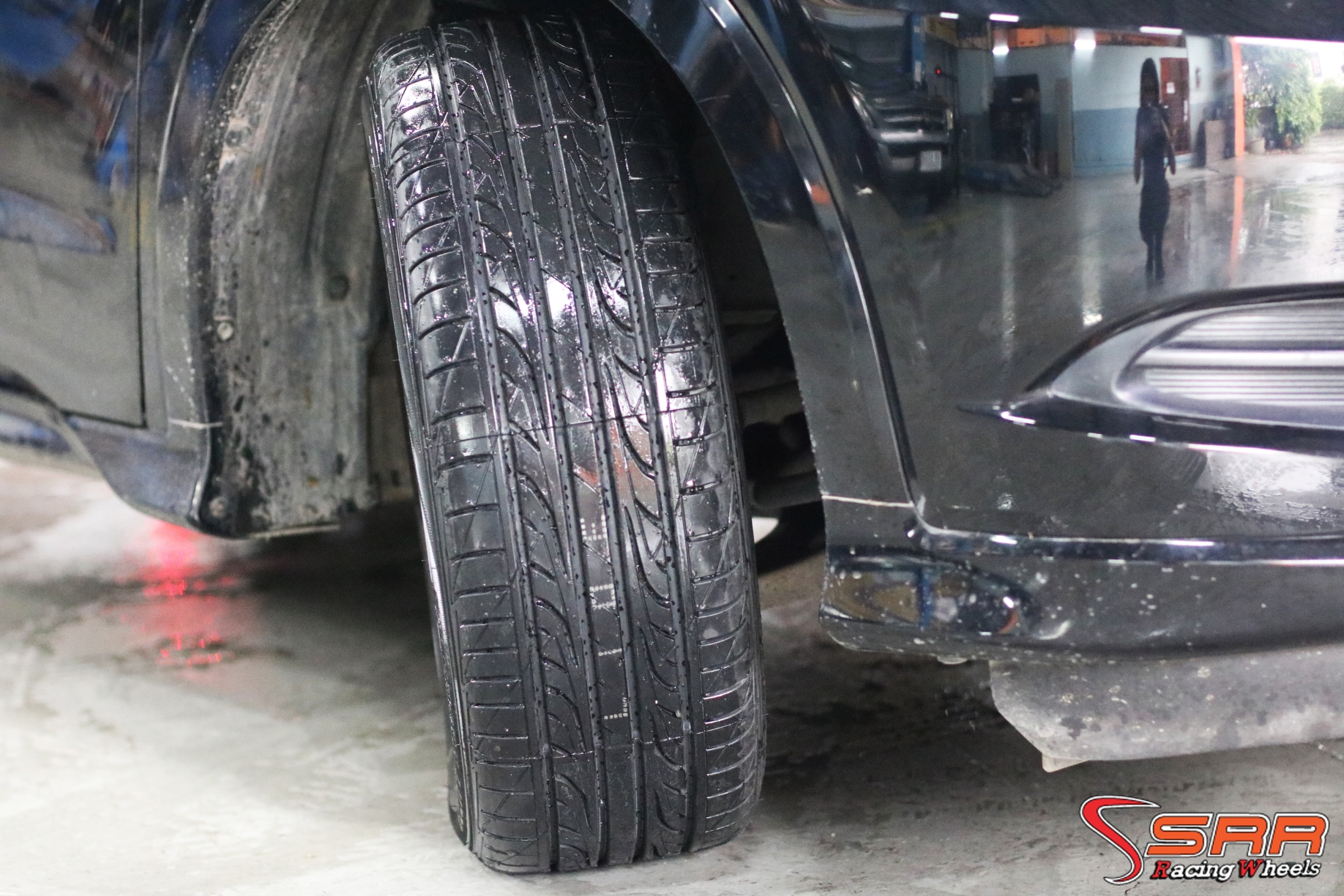 DUNLOP LM704 215/55-17 เส้น 2500