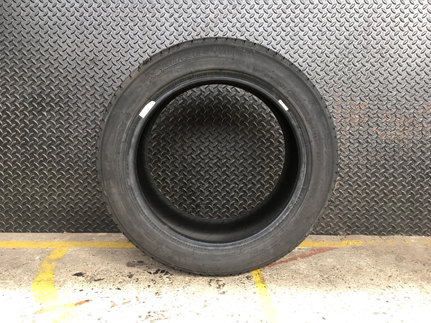 MICHELIN PRIMACY LC 215-55-17 เส้น 3900 ปี 17 ปกติ6000