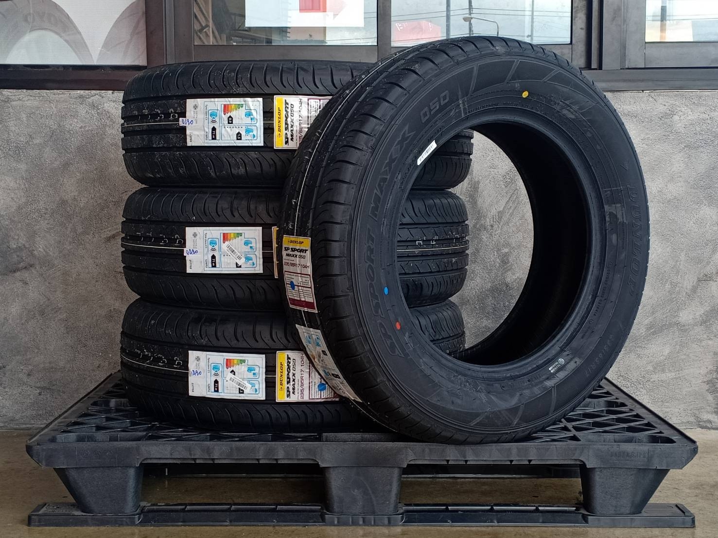 DUNLOP 235/65R17 SP SPORT MAXX 050 104H MADE IN THAILAND